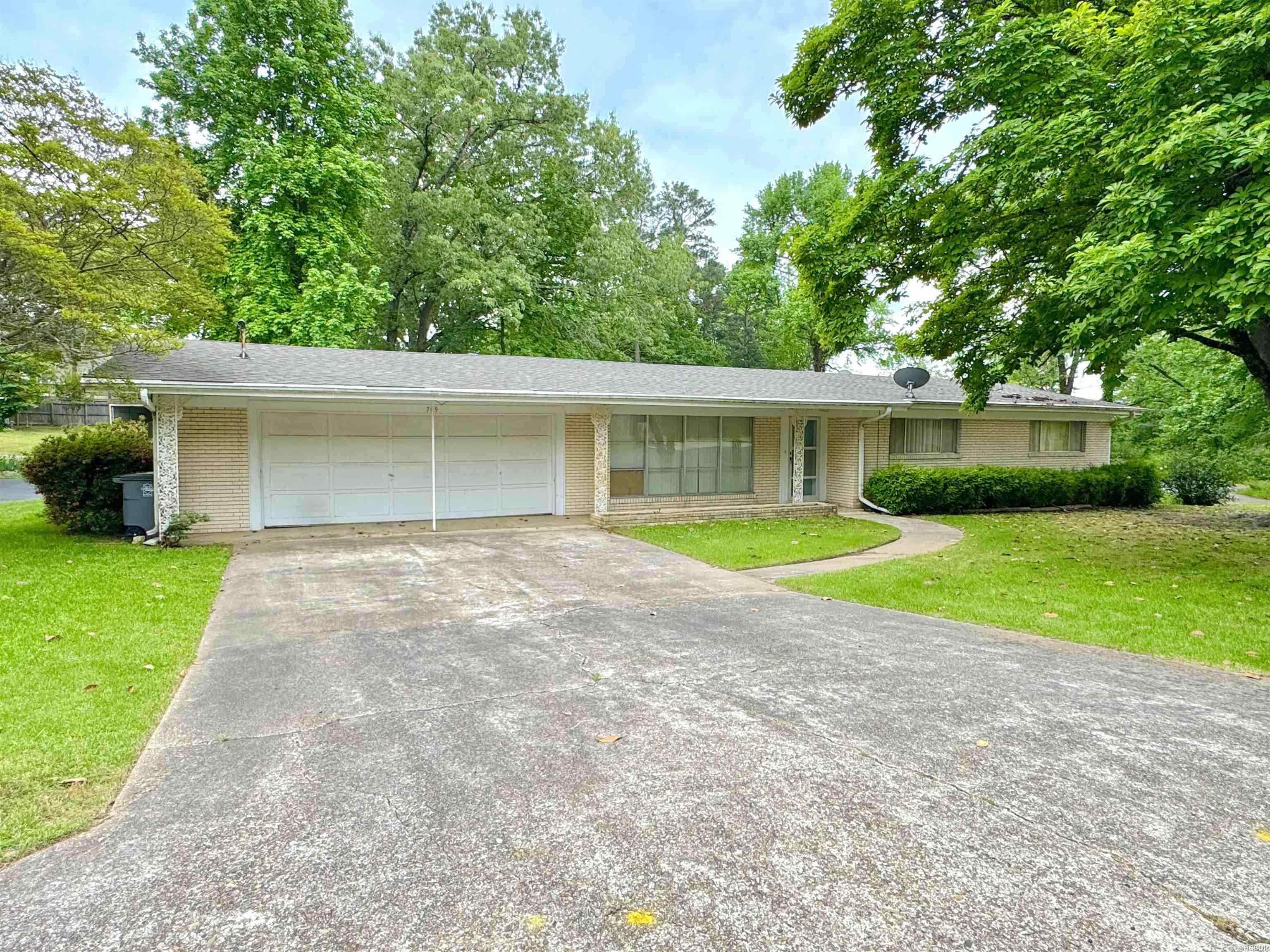 Lakeland Manor - Residential