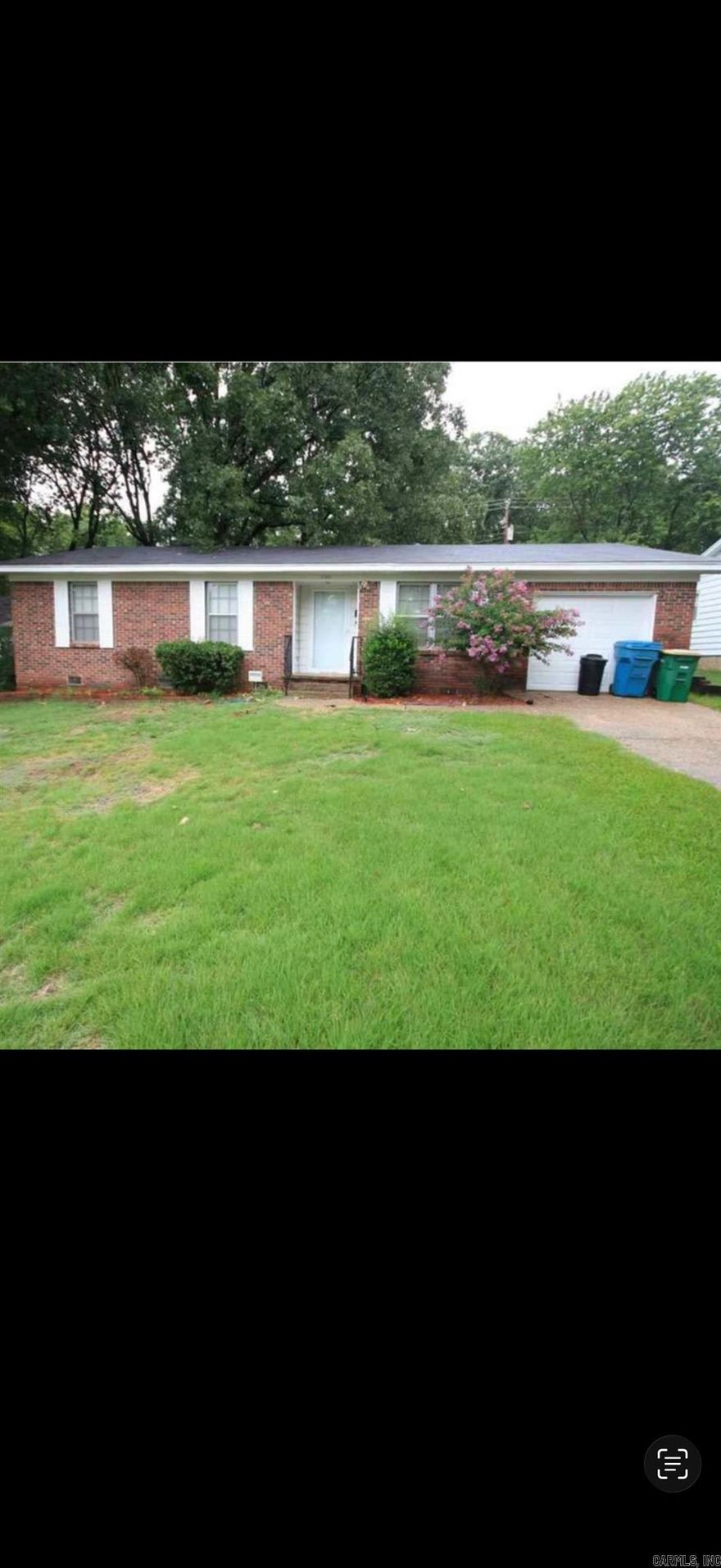 Call/text 5019160009 for showing. Nice one-level home of west Little Rock. 4 Bedroom, 1 Bath with one car garage on corner lot. Fully fenced backyard with large concrete patio. Close to shopping, restaurant and access to Interstate. $1500 Security Deposit, $300 non-refundable pet fee, $50 non-refundable application fee. This is a non-smoking property.