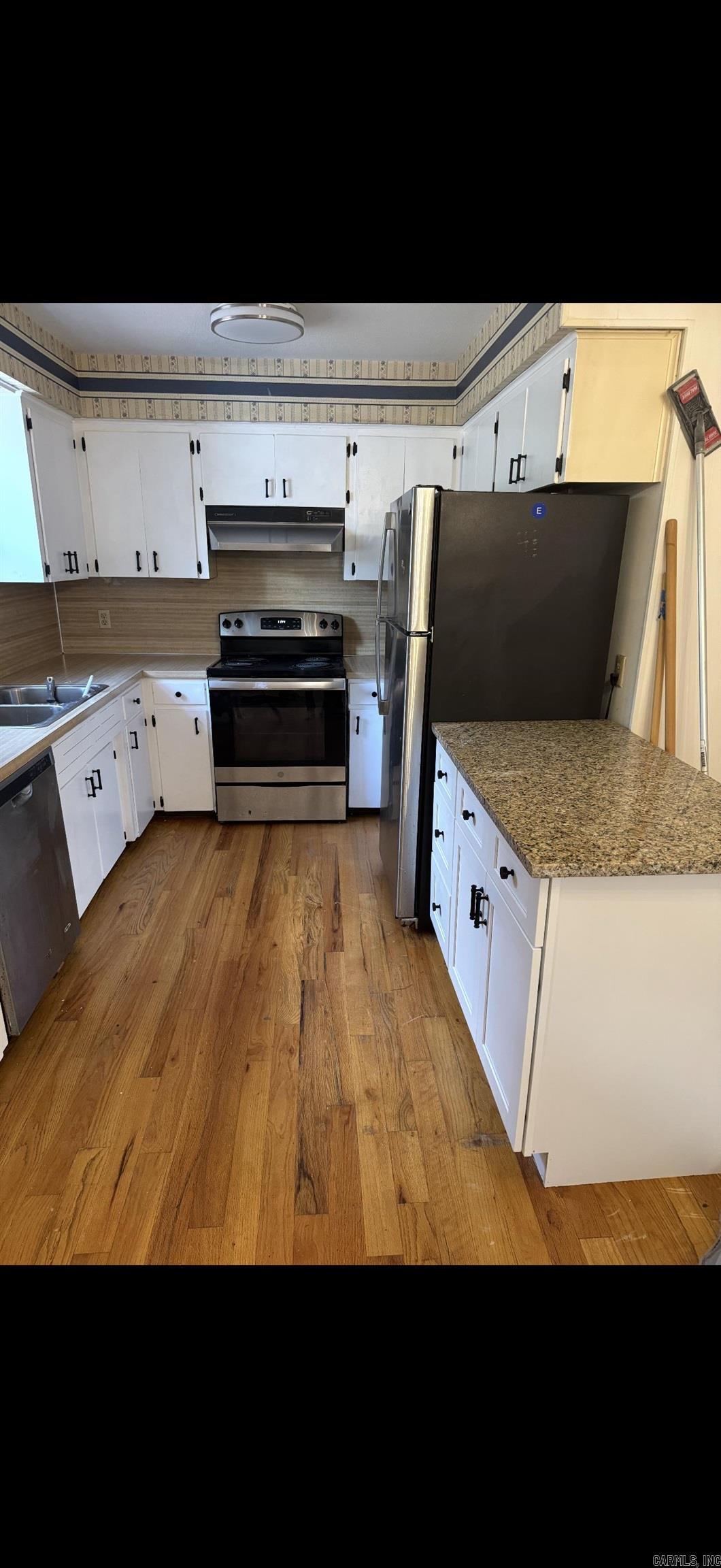 Ellis Acres - Residential Lease