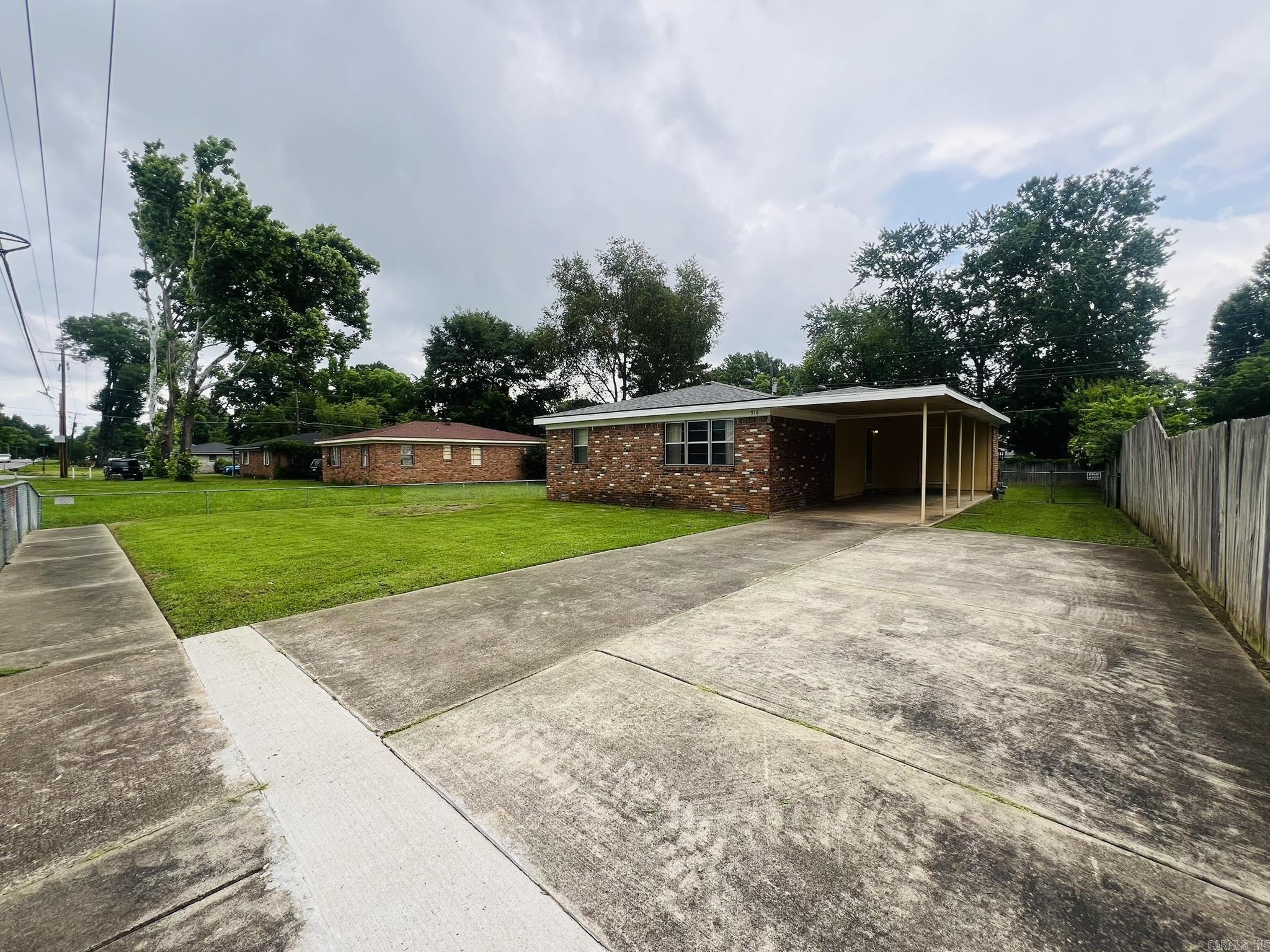 BRIARFIELD - Residential