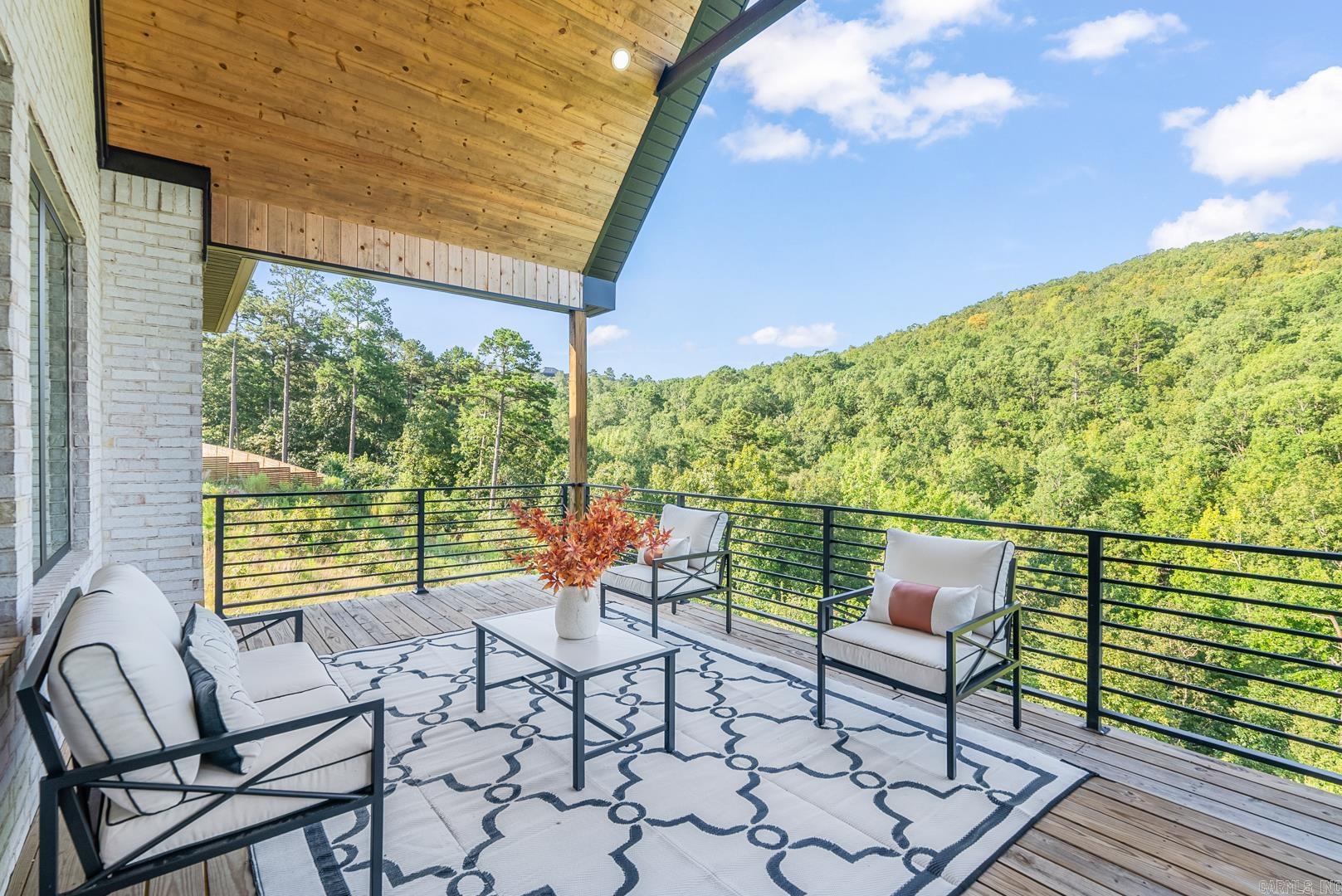 CHENAL VALLEY "FALSTONE COURT" - Residential