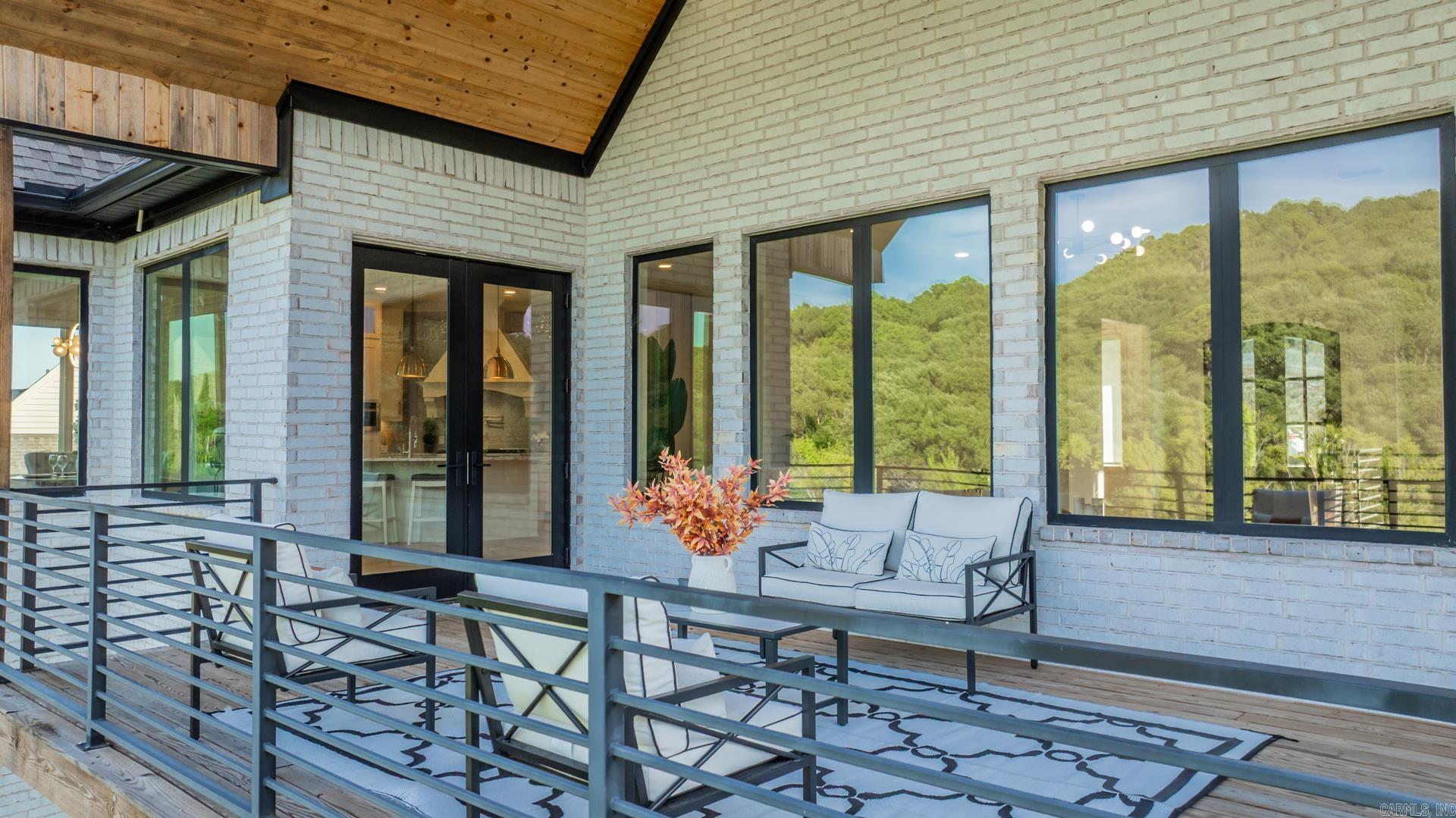 CHENAL VALLEY "FALSTONE COURT" - Residential