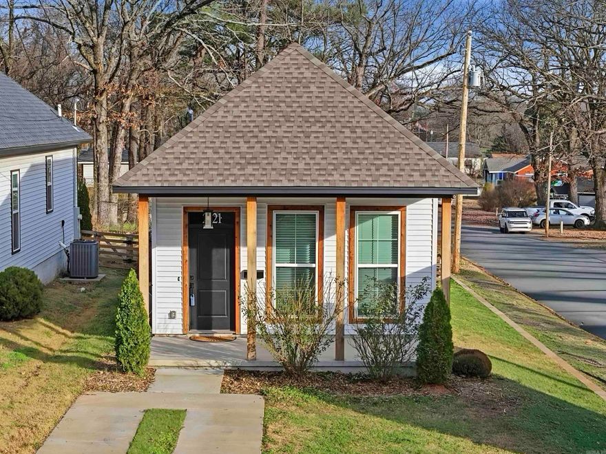 Built in 2022, this beautiful home sits just steps from Pettaway Park and the dining and shopping of Pettaway Square. Inside, you’ll find ten-foot ceilings, custom cabinetry, stained concrete floors, quartz countertops, and stainless-steel appliances. Large windows flood the space with natural light, while the spacious, fenced backyard offers room to relax or entertain. With easy freeway access and a prime location in the heart of Little Rock, this home truly has it all. Don’t miss the opportunity to make this exceptional home yours.
