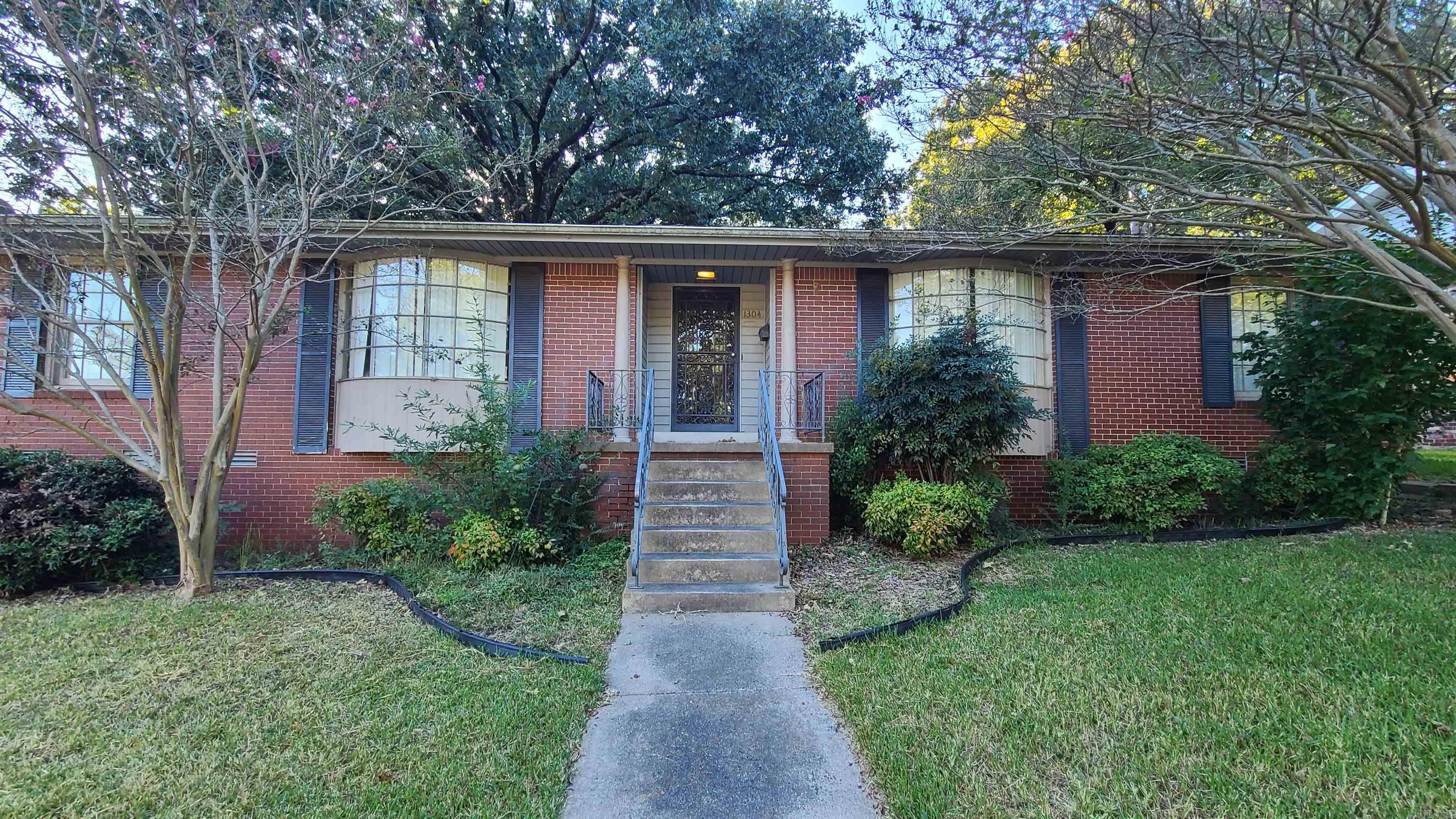 Leawood Manor - Residential Lease
