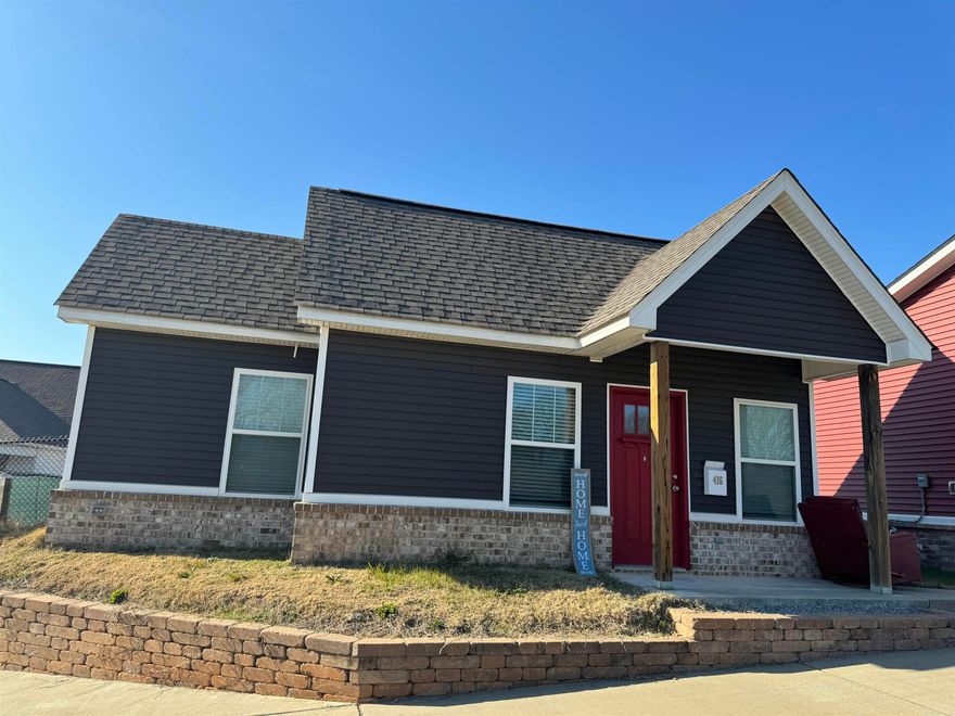 Adorable tiny home in downtown Benton on a block of newer homes. 1 bed 1 bath with modern finishes and no carpet. Available February 1st! No credit check. We do not accept housing vouchers.