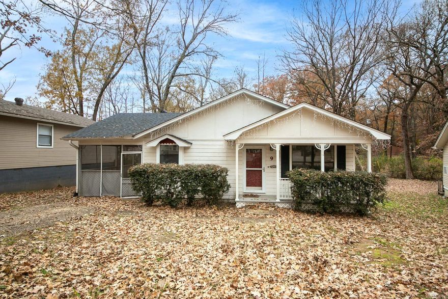 3 bed, 1.5 bath rental. Available now! Pets allowed w/restrictions(2 max). $250 non refundable pet deposit per pet. Application/background check/security deposit required.