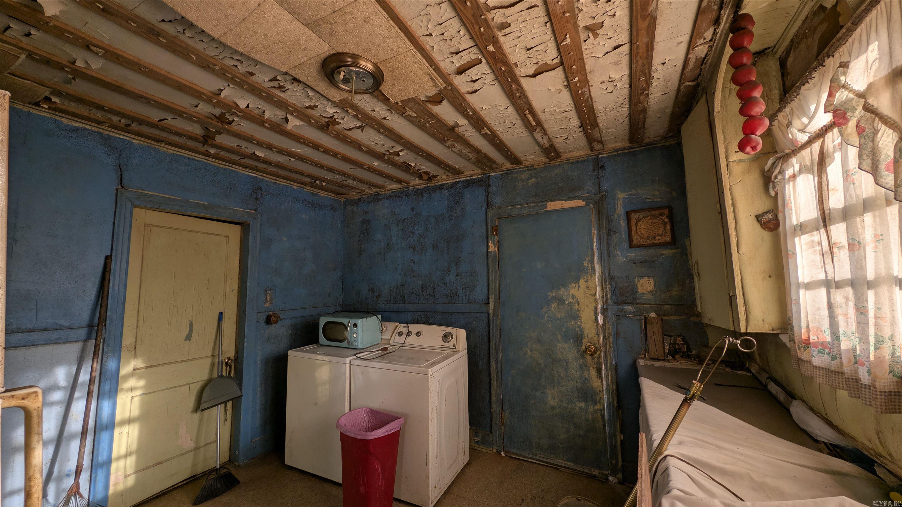 KAHN & HOLDERS ADDN - Residential