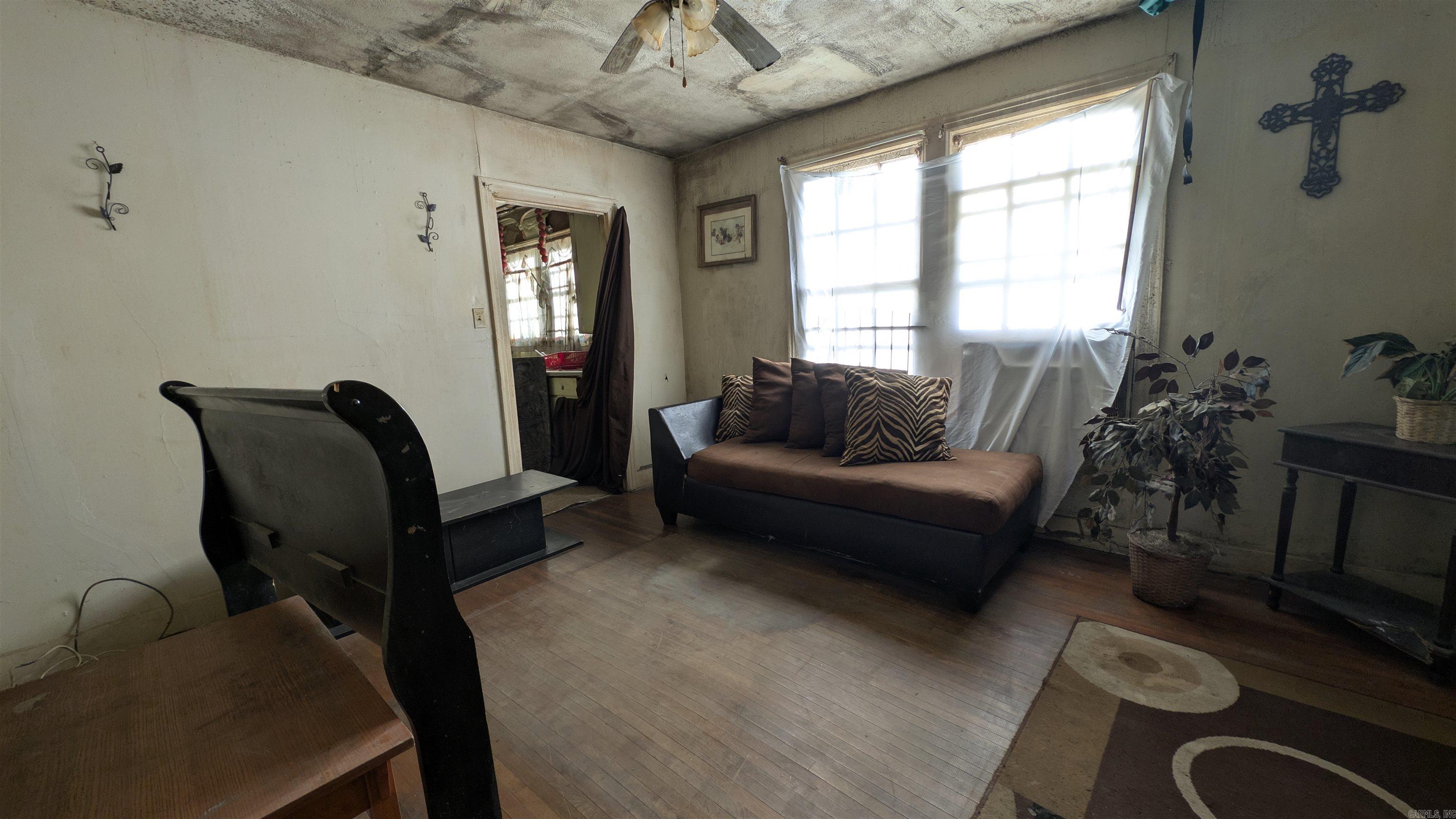 KAHN & HOLDERS ADDN - Residential