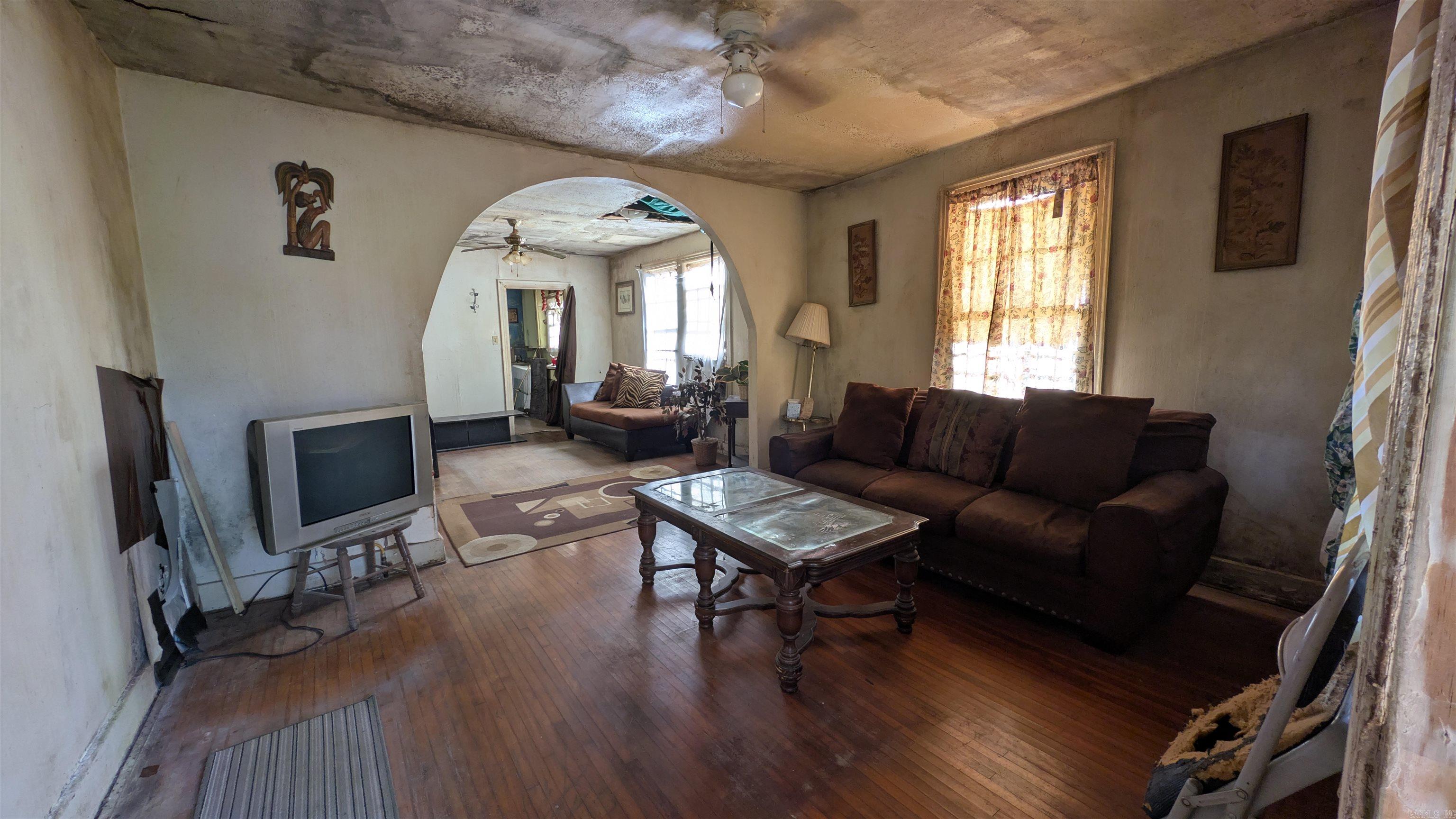 KAHN & HOLDERS ADDN - Residential