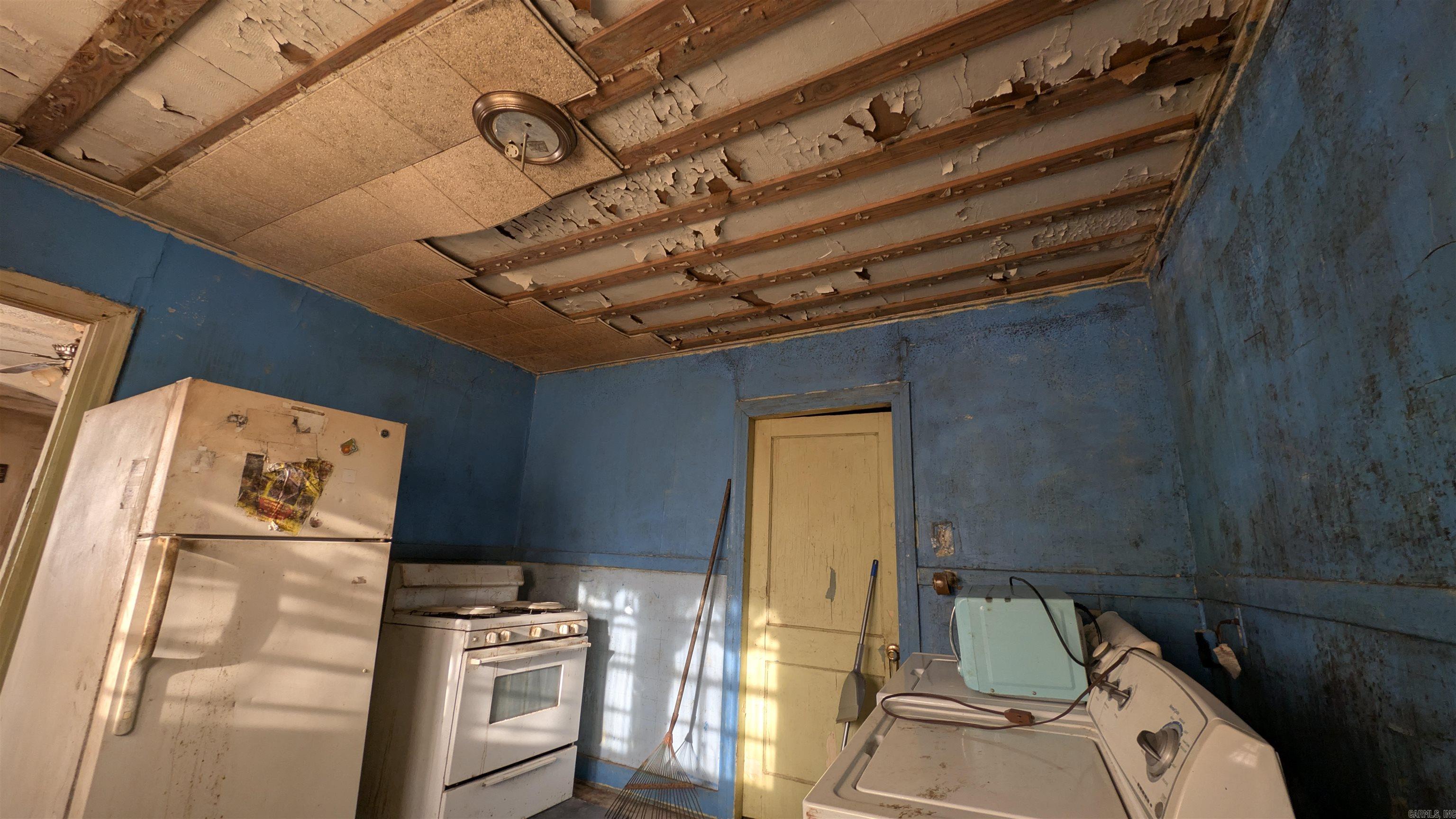 KAHN & HOLDERS ADDN - Residential