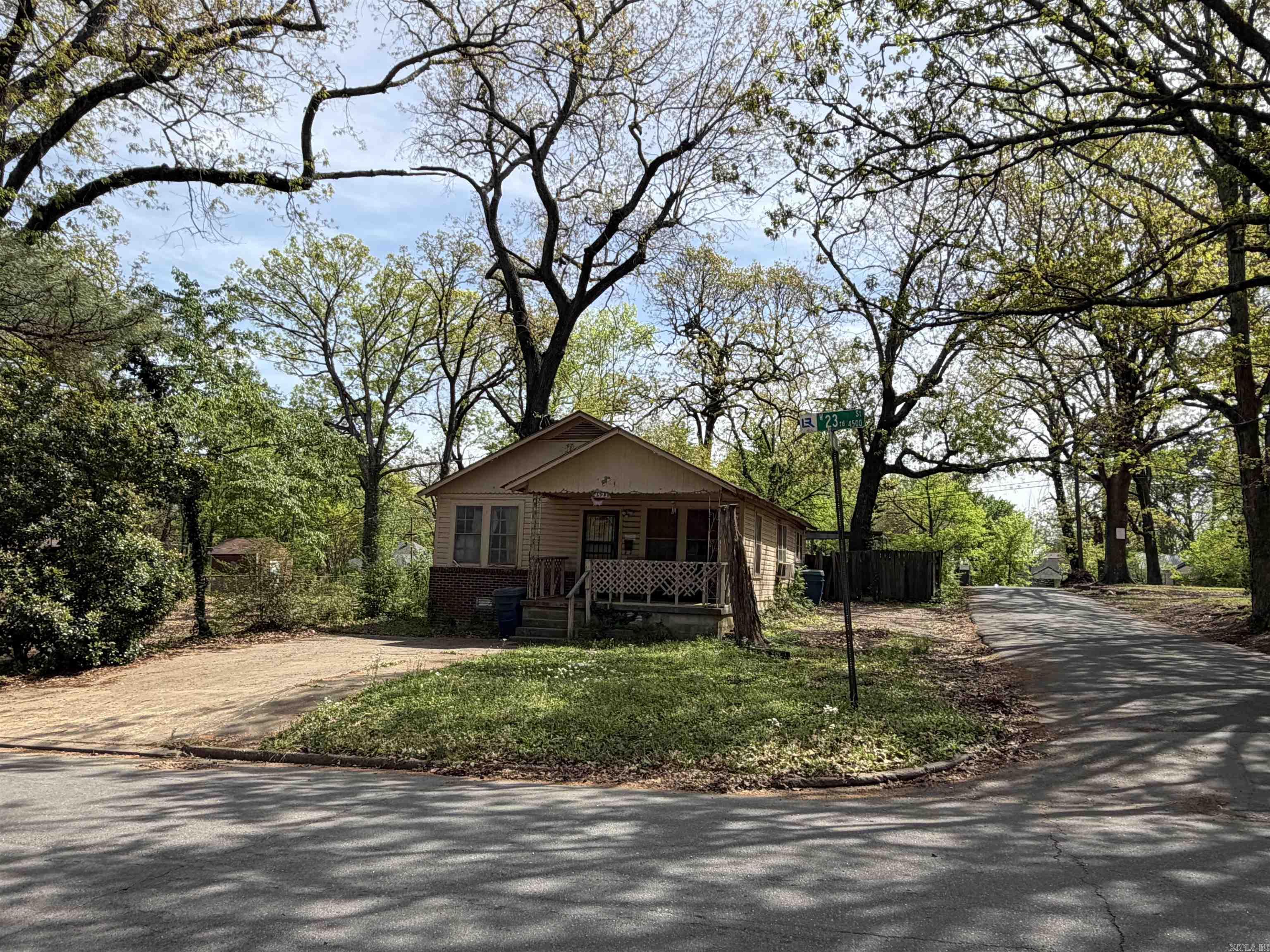 KAHN & HOLDERS ADDN - Residential