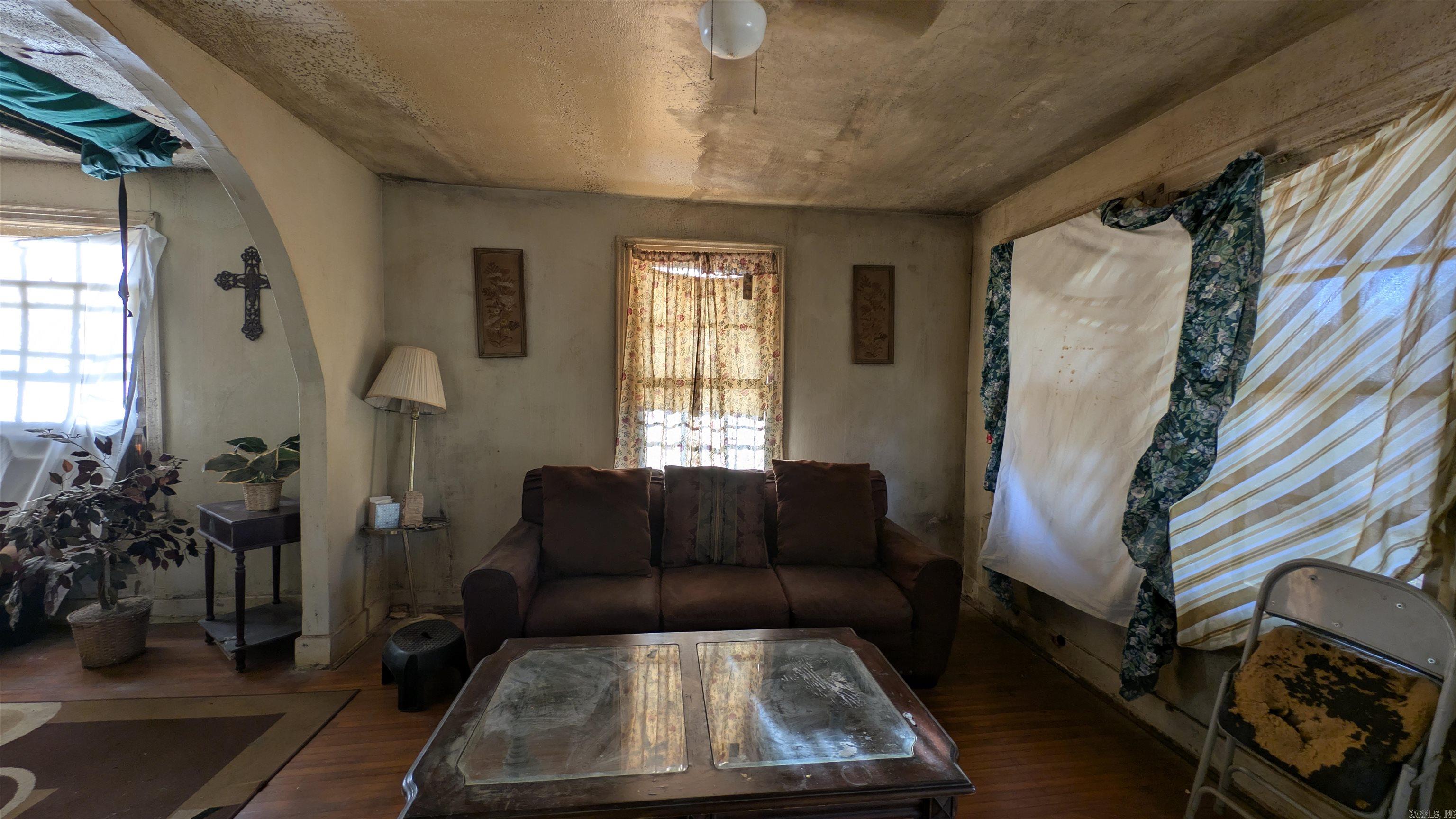 KAHN & HOLDERS ADDN - Residential