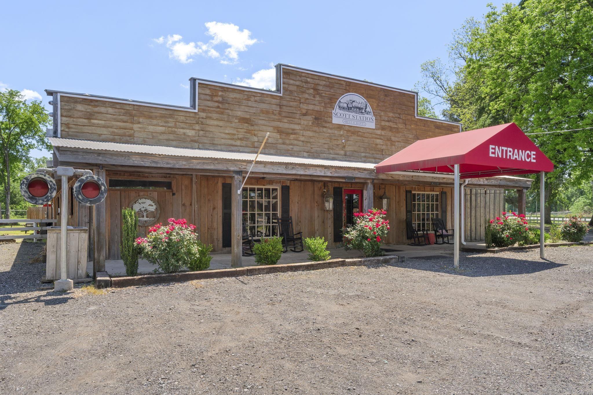 Charming and established restaurant business and Curve Market with new store front. Has 103 seats and several buildings on two acres. Destination dining and Shopping. High traffic highway frontage. Endless possibilities! Only 10 minutes from Clinton National Airport, and 15 minutes from downtown Little Rock and downtown North Little Rock.