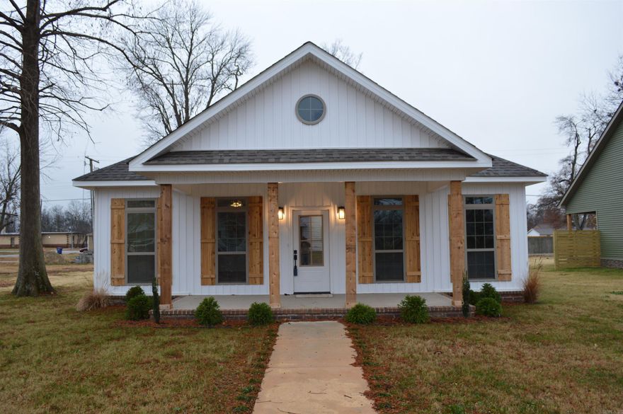 This new brand new 1,832 sq. ft. home is located in the heart of Marked Tree just off of Interstate 555 and a short distance to Jonesboro and the Mississippi County steel mills. The open floor plan offers granite counter tops in the kitchen and both bathrooms. Smooth  closing cabinet door and drawers along with new the new oven/range, dishwasher, built in microwave oven and garbage disposal. The spacious master bedroom/suite offers all ceramic tile shower, soaking tub and double vanity sinks.  The two vehicle garage is entered from the rear of the home for easy assessabilty into the home. Call today to make an appointment to tour this beautiful home located just a few blocks from Marked Tree School and downtown.