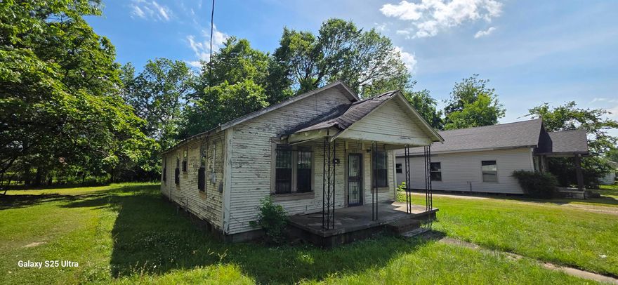 Prime investment location in the heart of Conway.