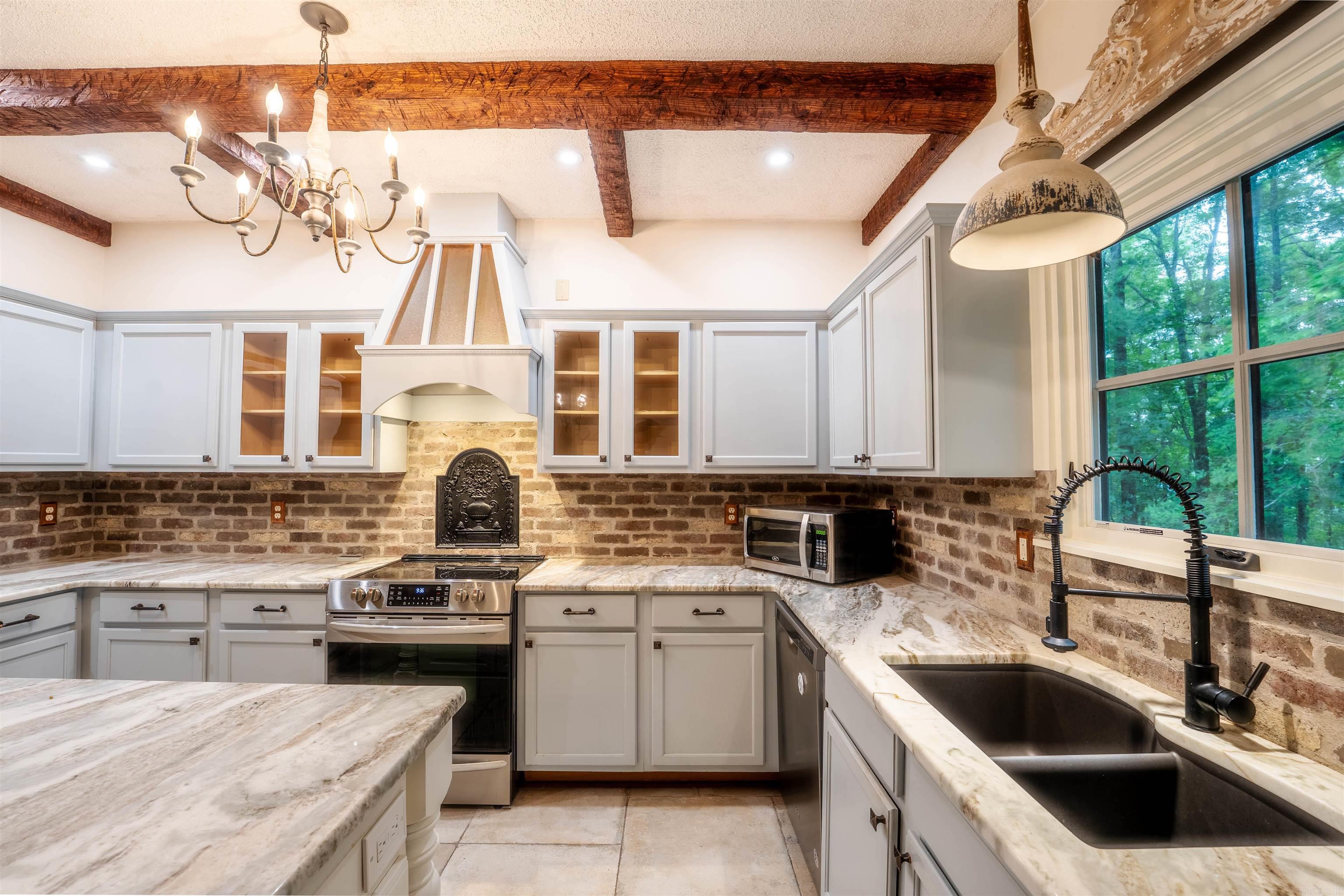 EAGLE RIDGE ESTATES - Residential