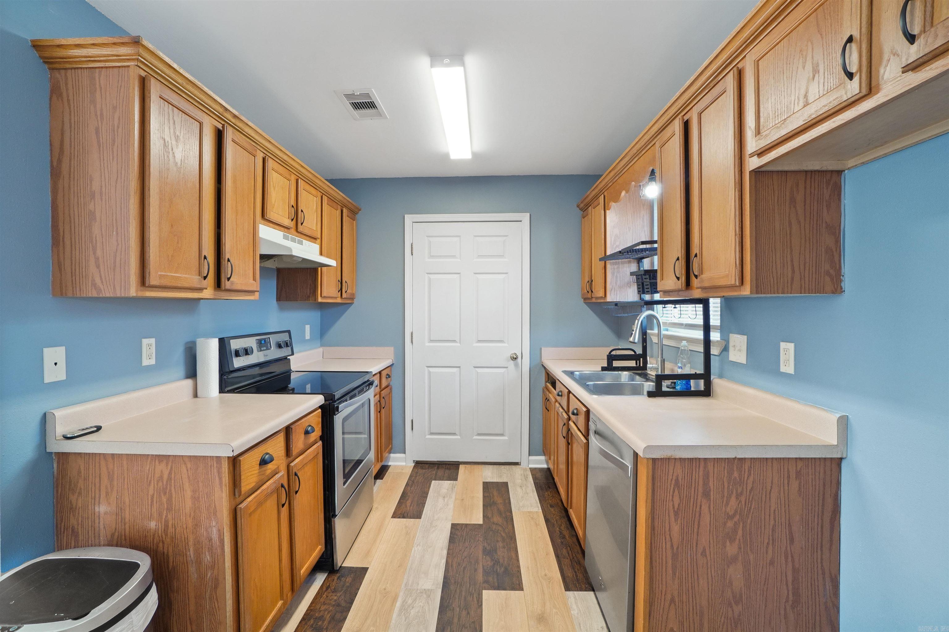 SUMMERBROOKE - Residential