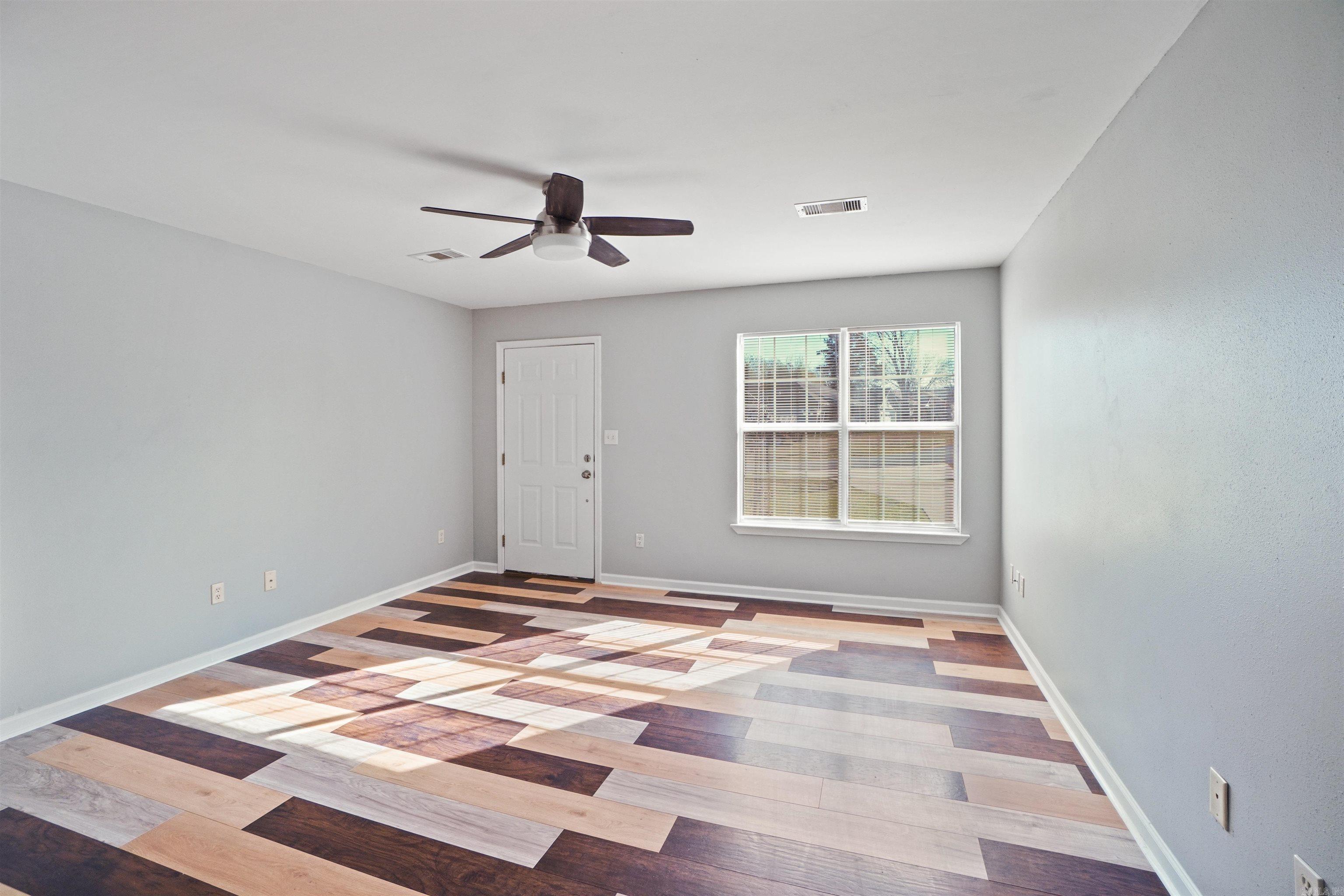 SUMMERBROOKE - Residential