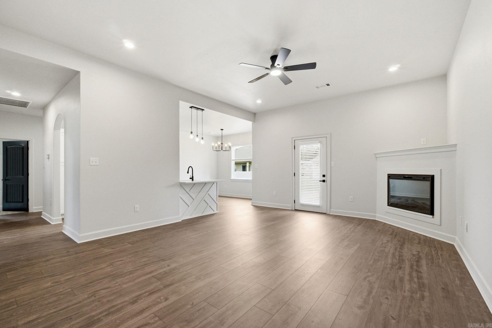 SPRINGTREE VILLAGE - Residential