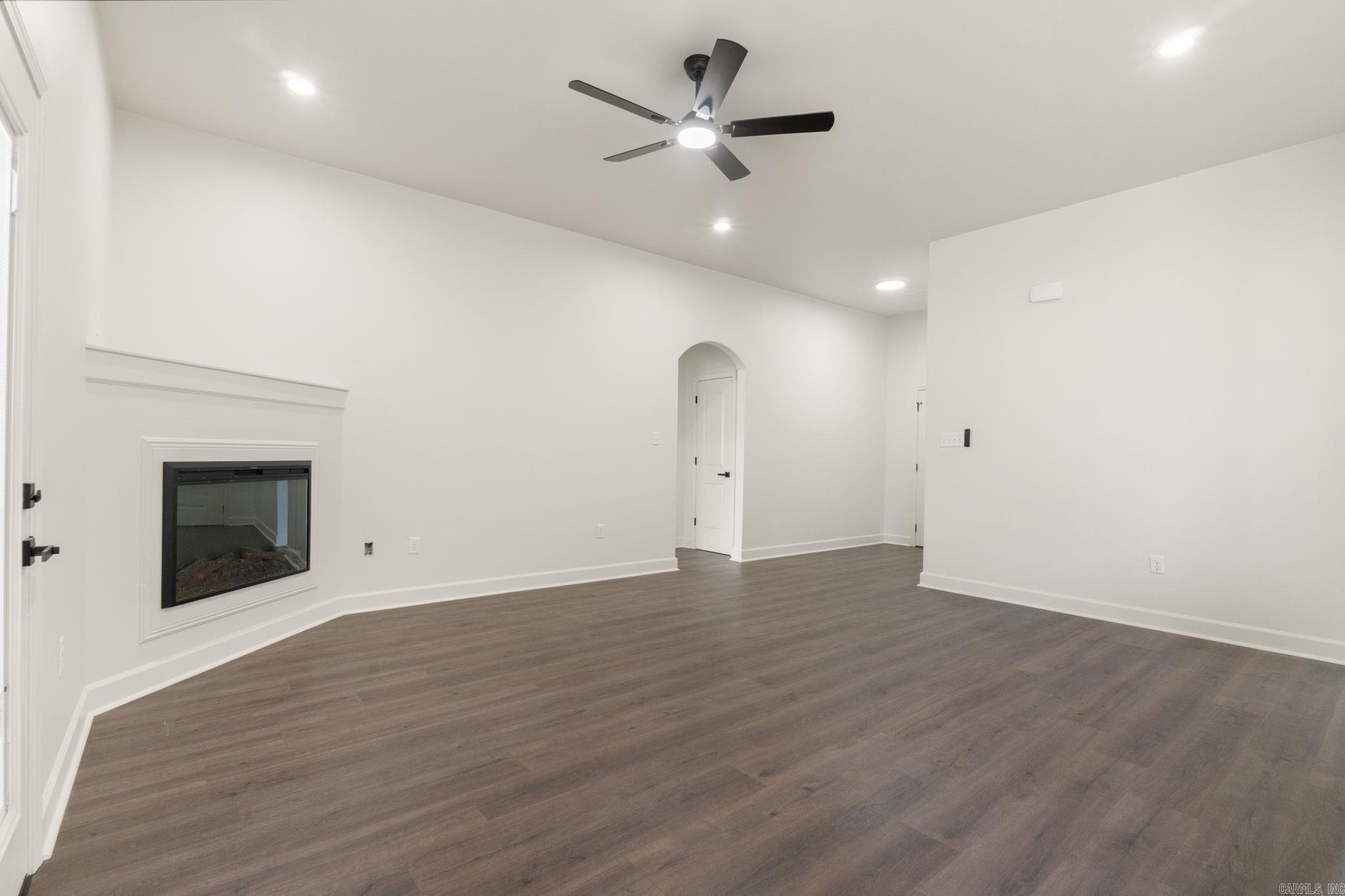 SPRINGTREE VILLAGE - Residential