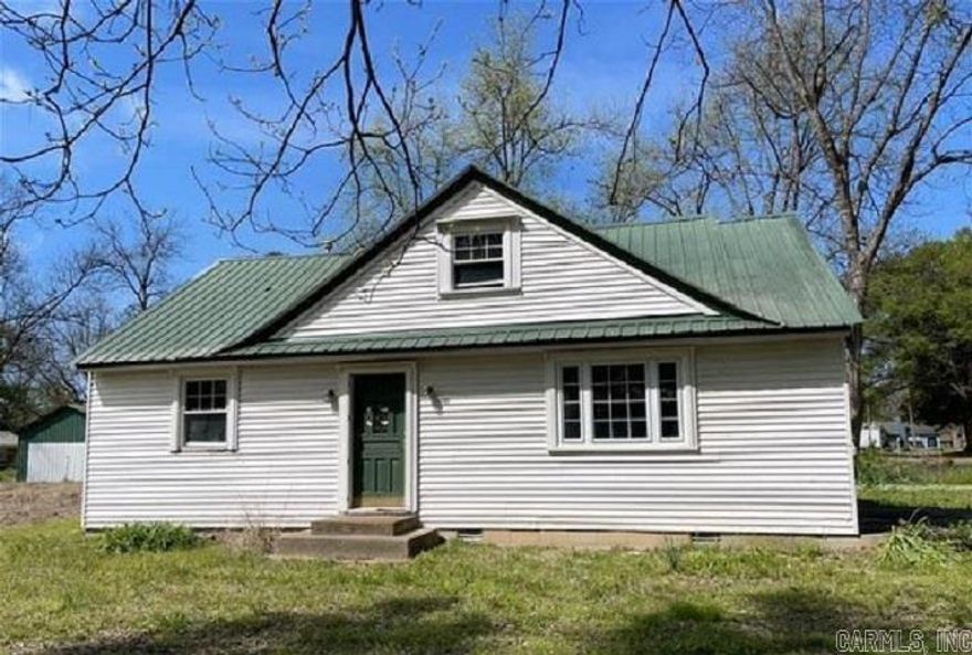 3 bed, 2 bath home located in Dermott, AR