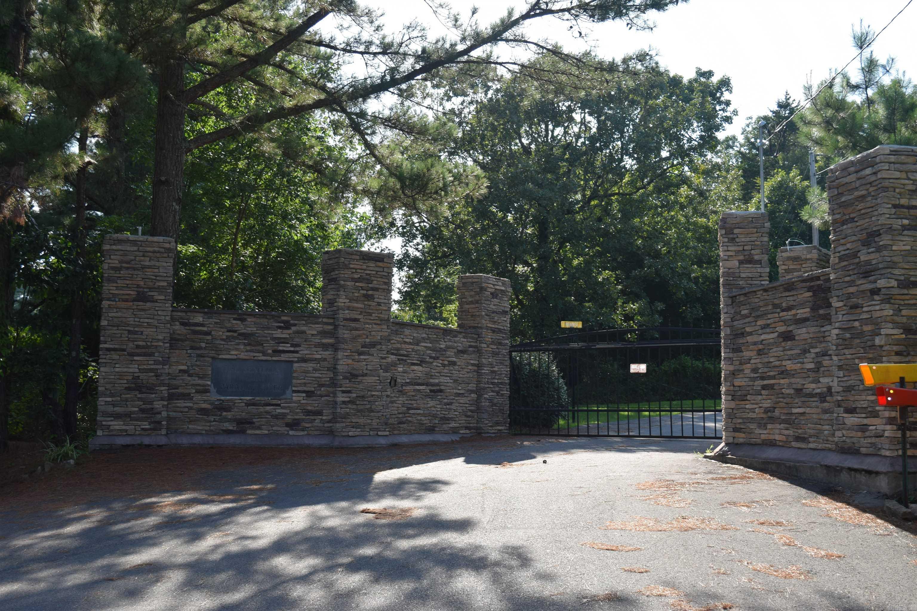 Paradise River - Land