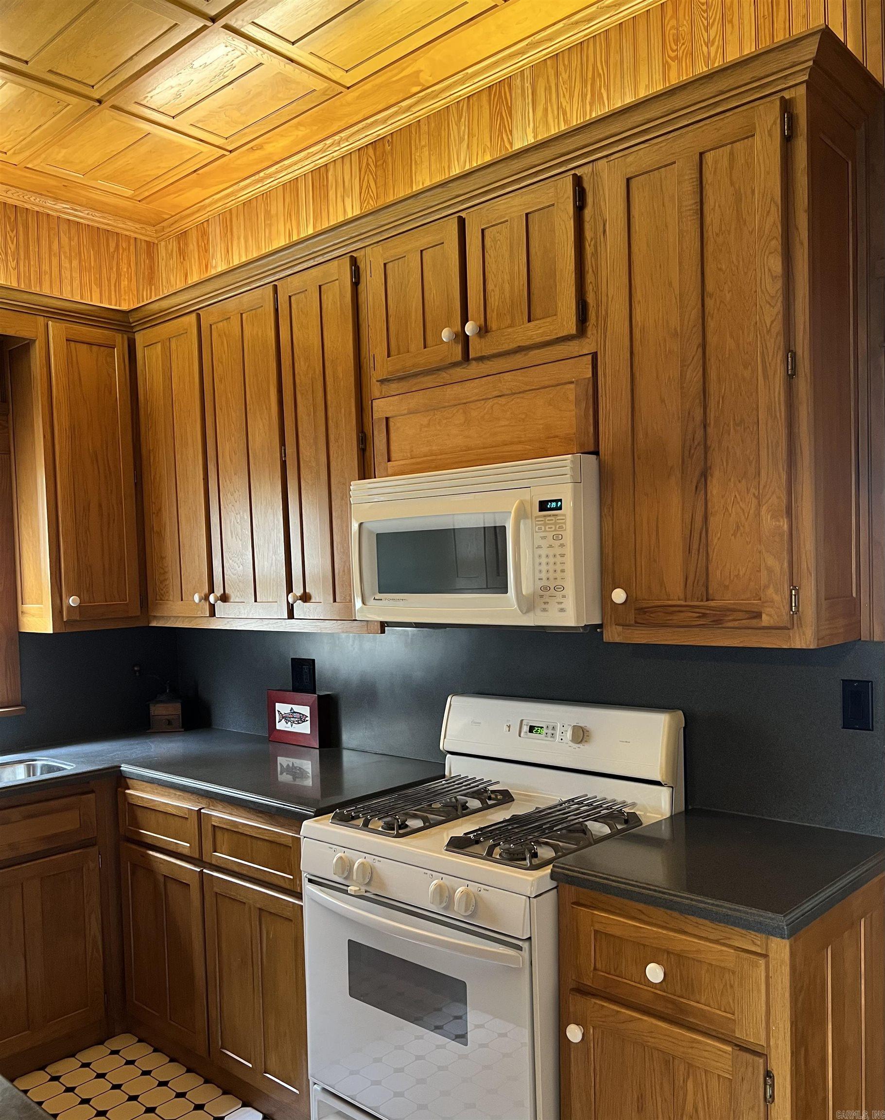 M&B PIGGOTT 2-20-8 - Residential