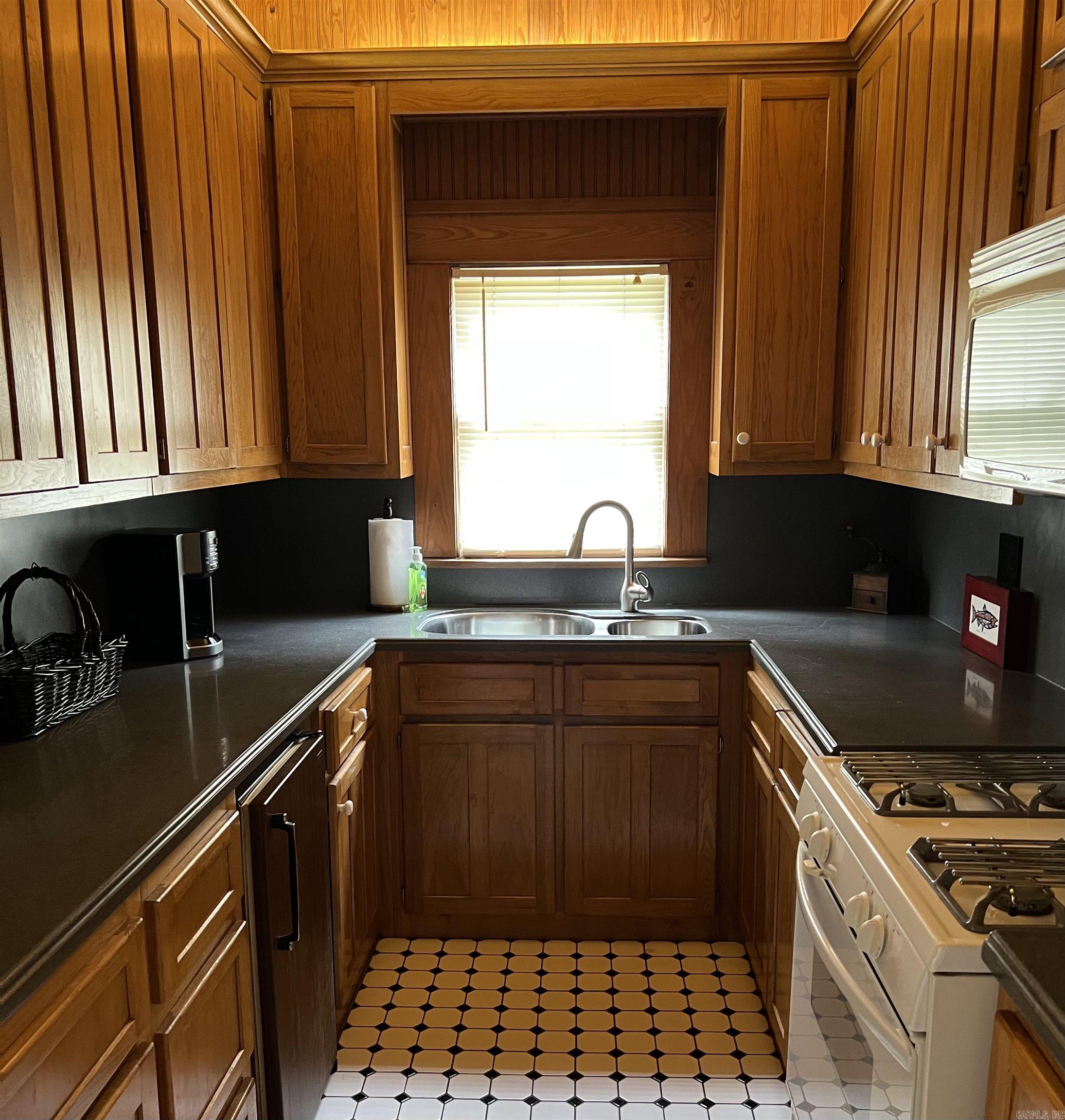 M&B PIGGOTT 2-20-8 - Residential