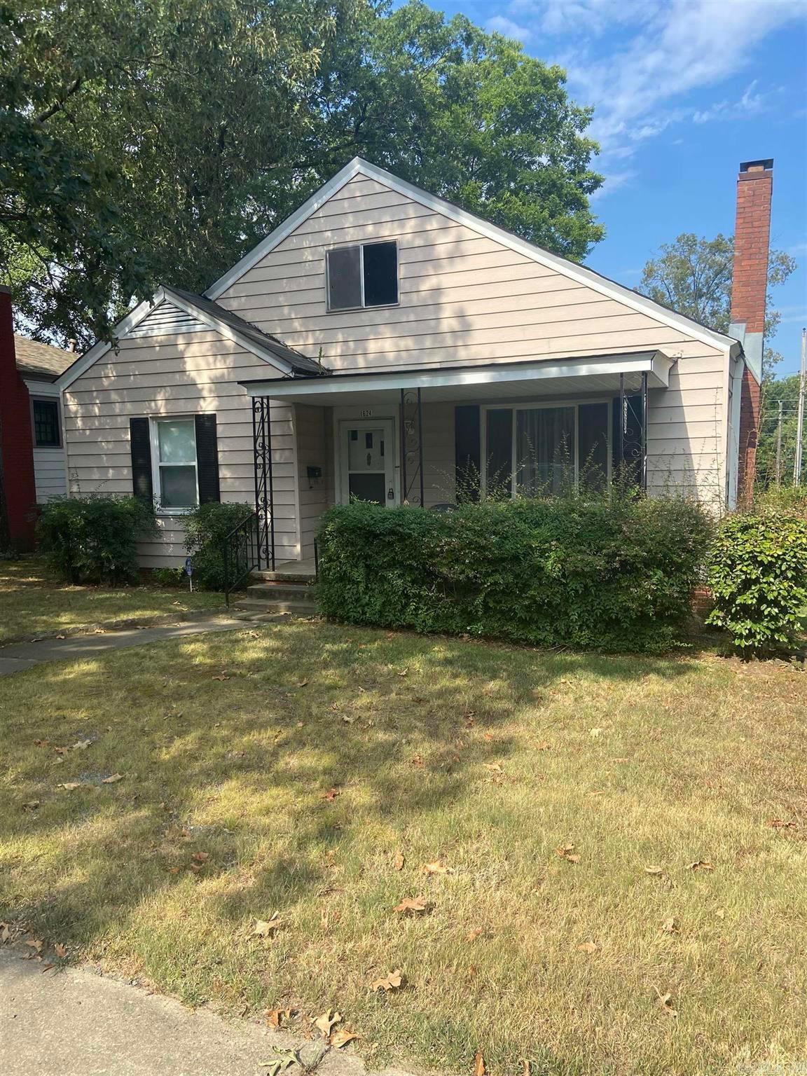 3 bedroom 1 1/2 bath home with 1,311 sq. ft. on a 0.16 acre lot just south of Cantrell and west of University.