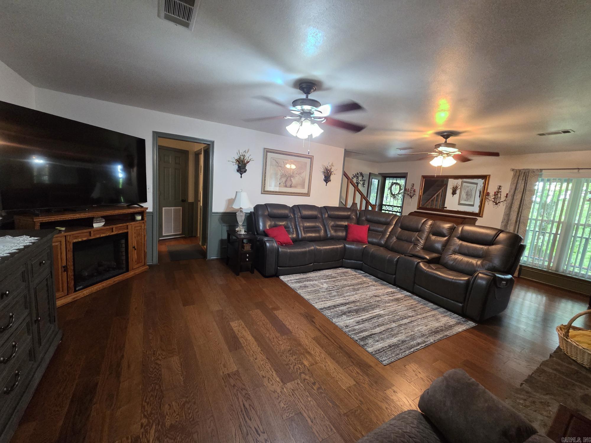 LAKERIDGE ESTATES - Residential