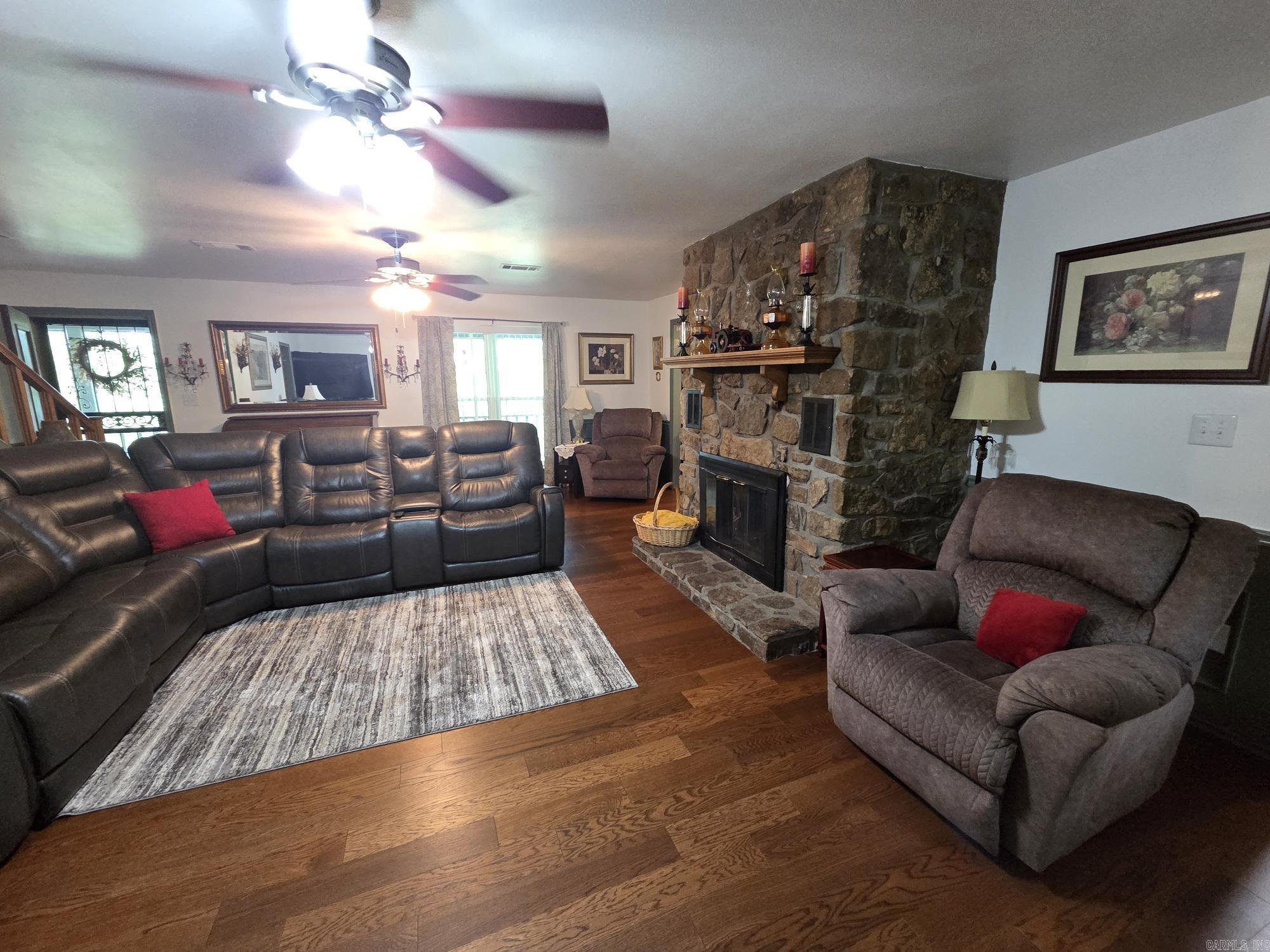 LAKERIDGE ESTATES - Residential