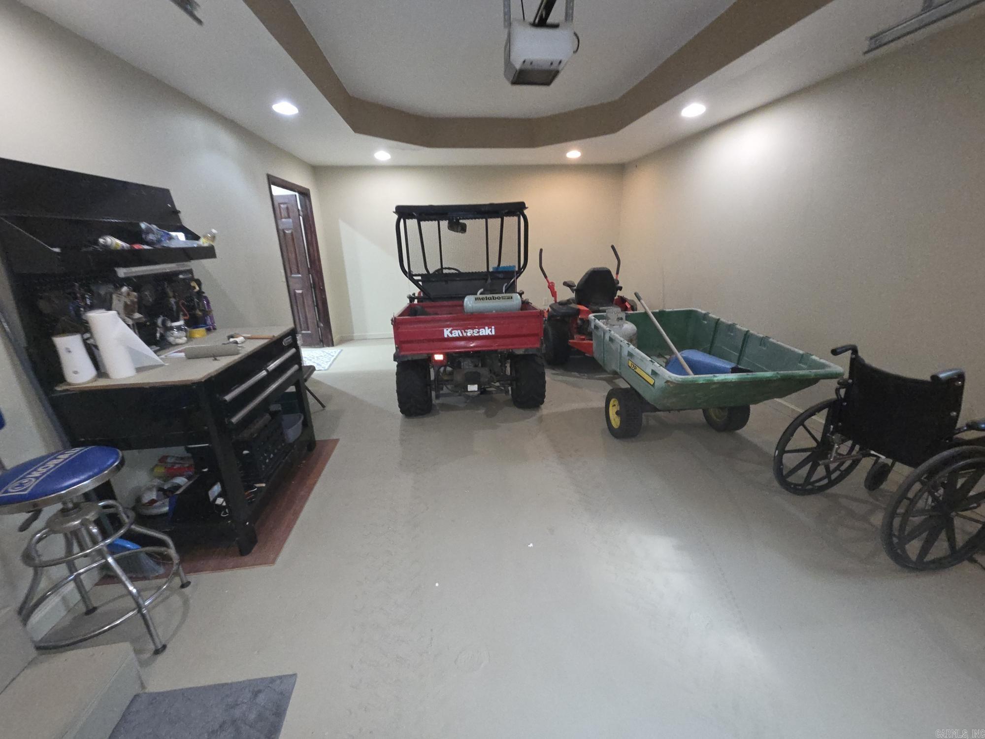 LAKERIDGE ESTATES - Residential