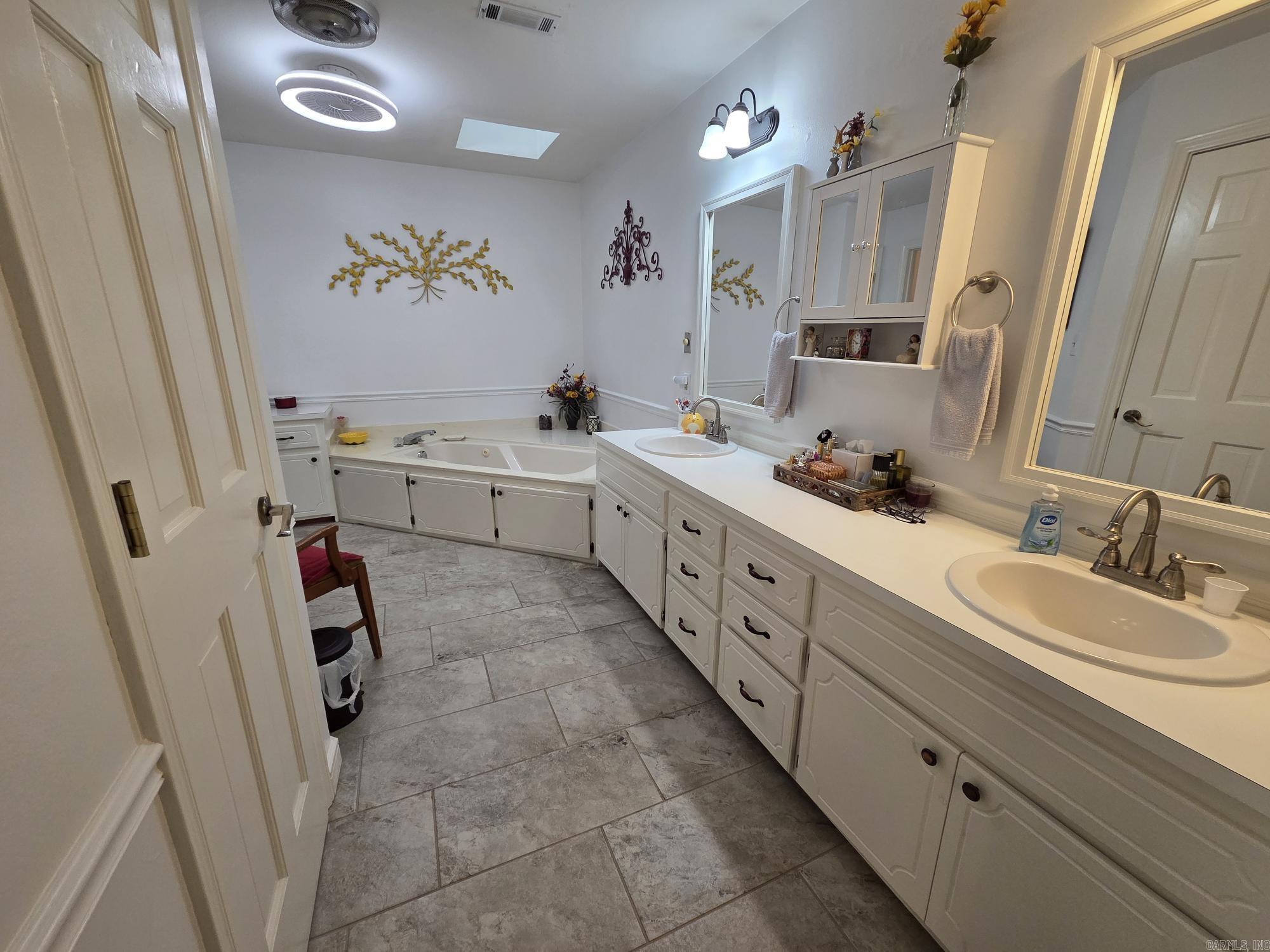 LAKERIDGE ESTATES - Residential