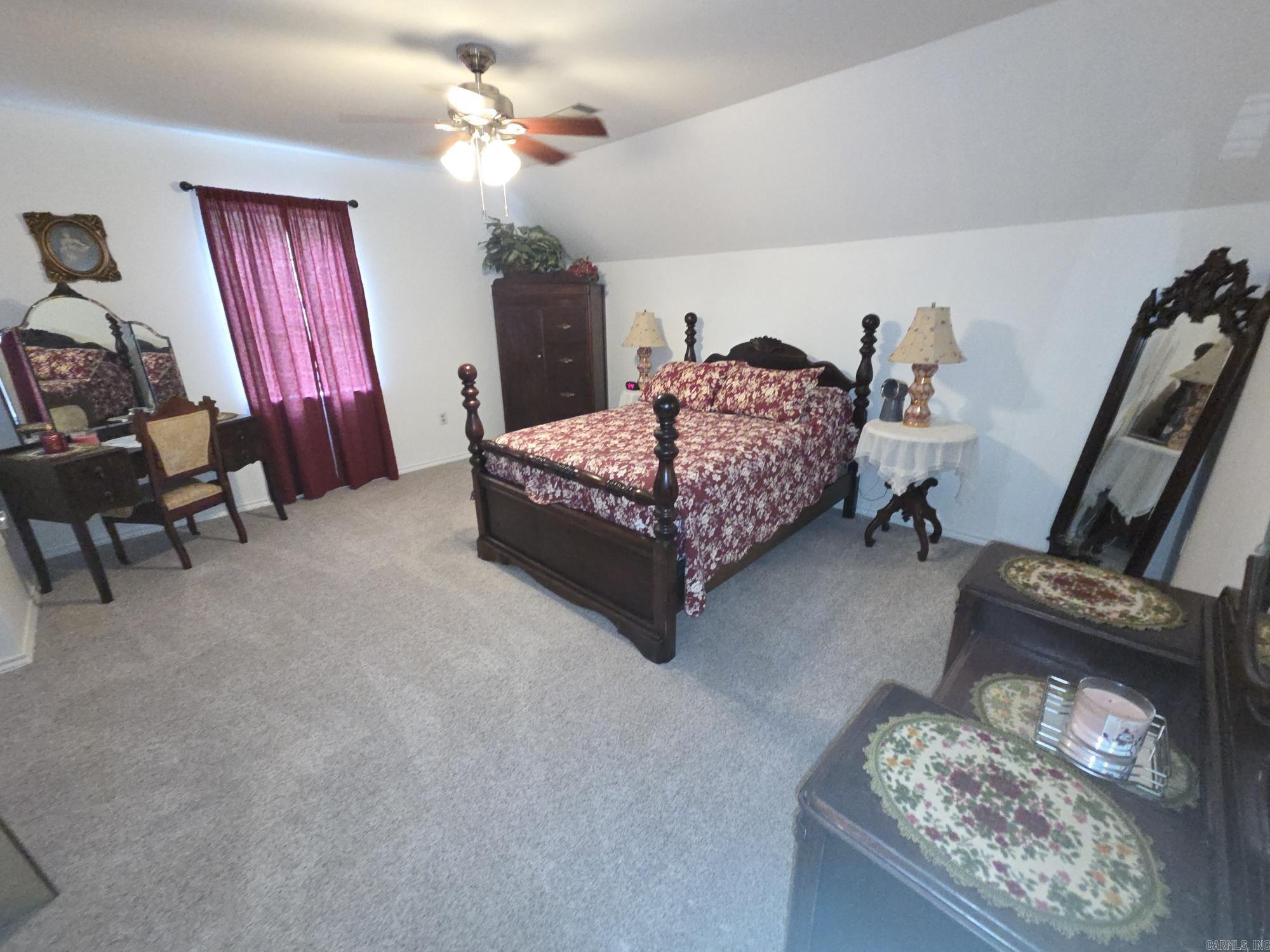 LAKERIDGE ESTATES - Residential