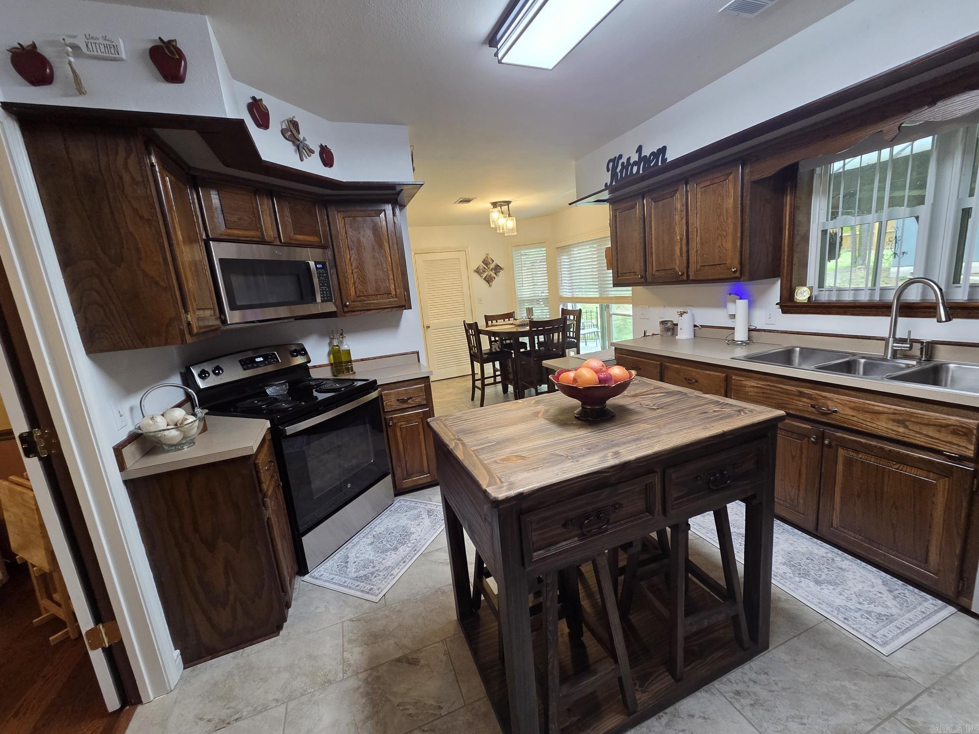 LAKERIDGE ESTATES - Residential