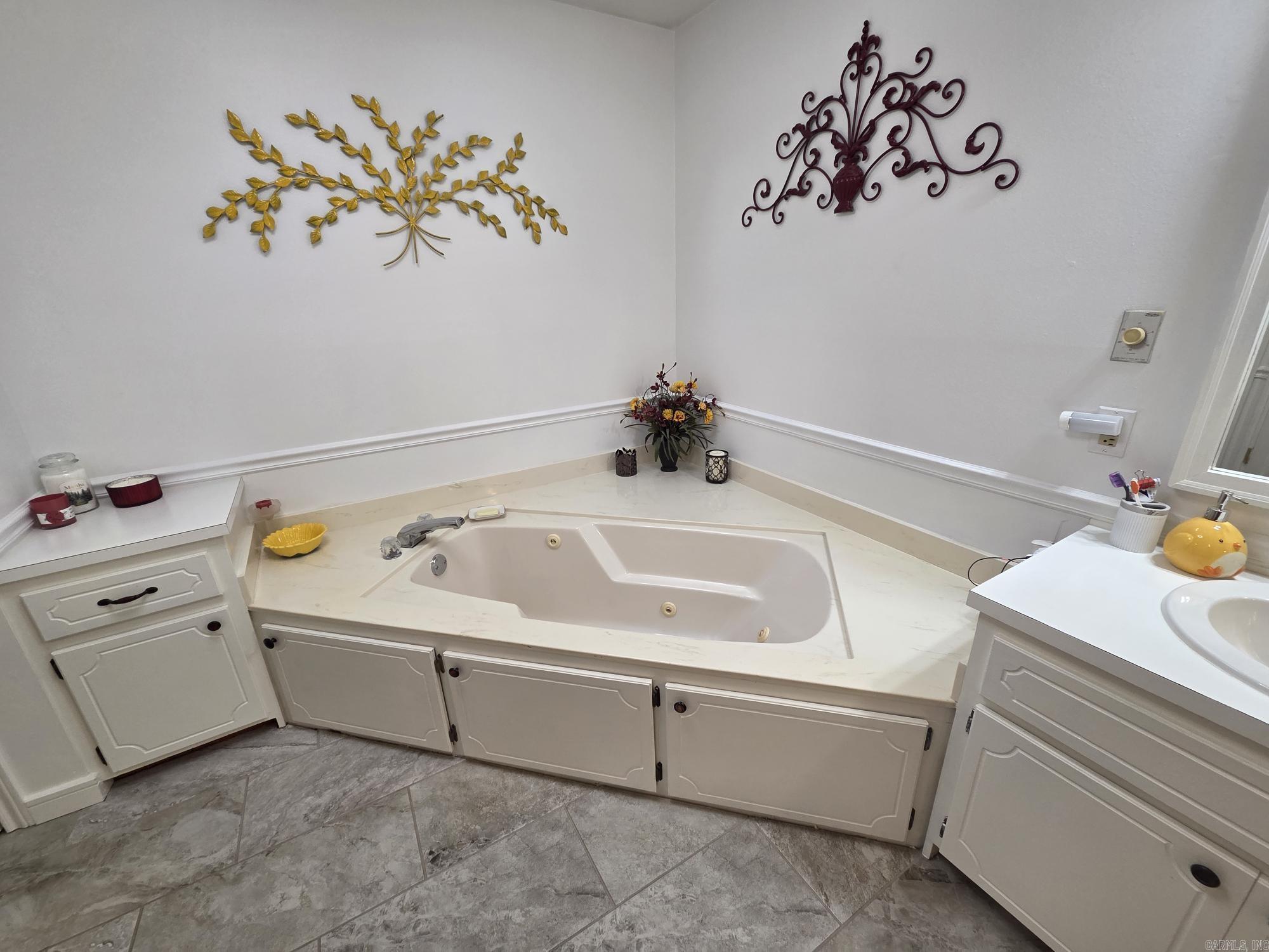 LAKERIDGE ESTATES - Residential