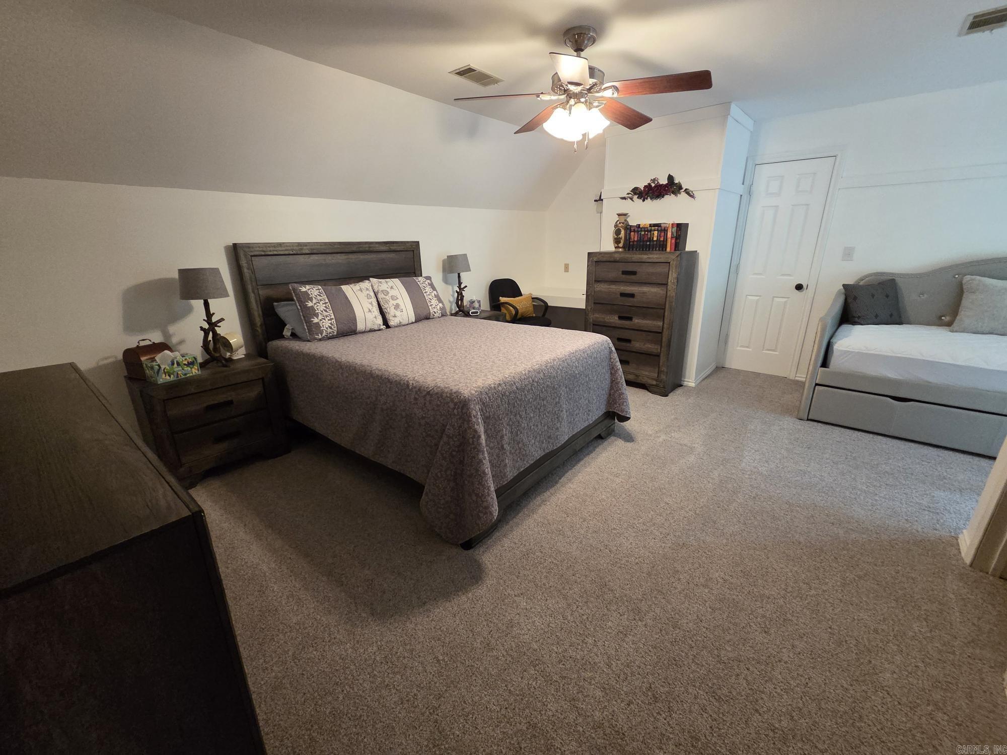 LAKERIDGE ESTATES - Residential