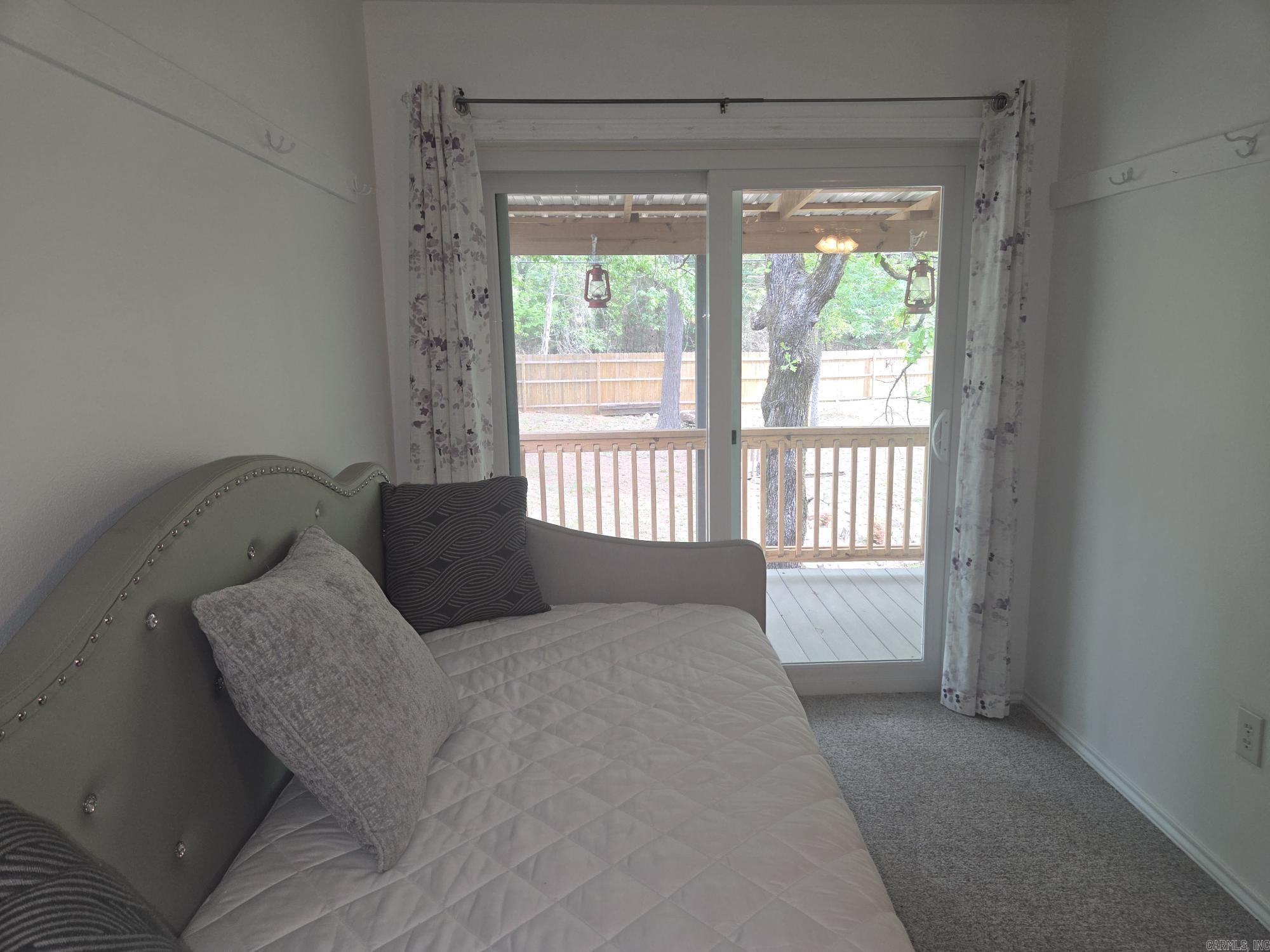 LAKERIDGE ESTATES - Residential