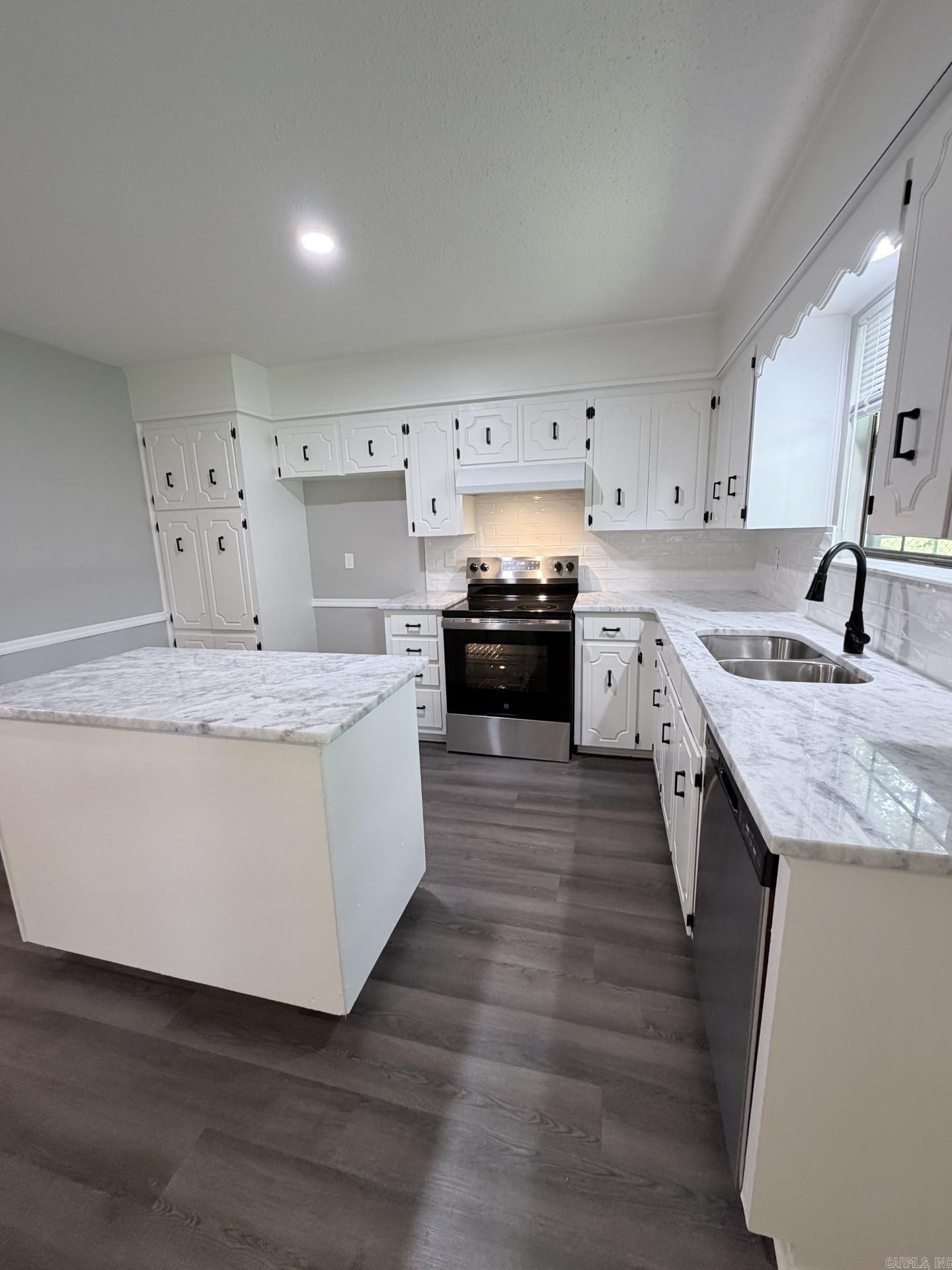 DEEREWOOD - Residential