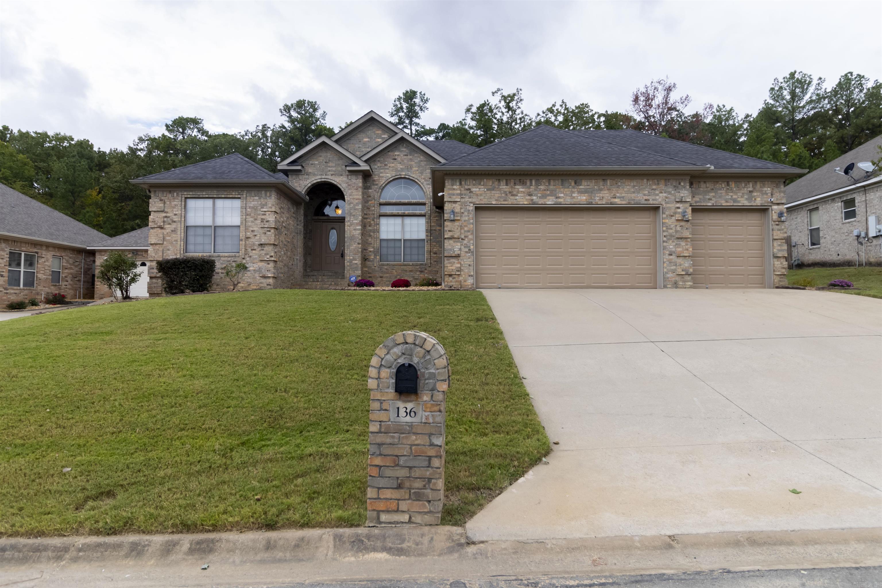 COUNTRY CLUB OF ARK THE - Residential