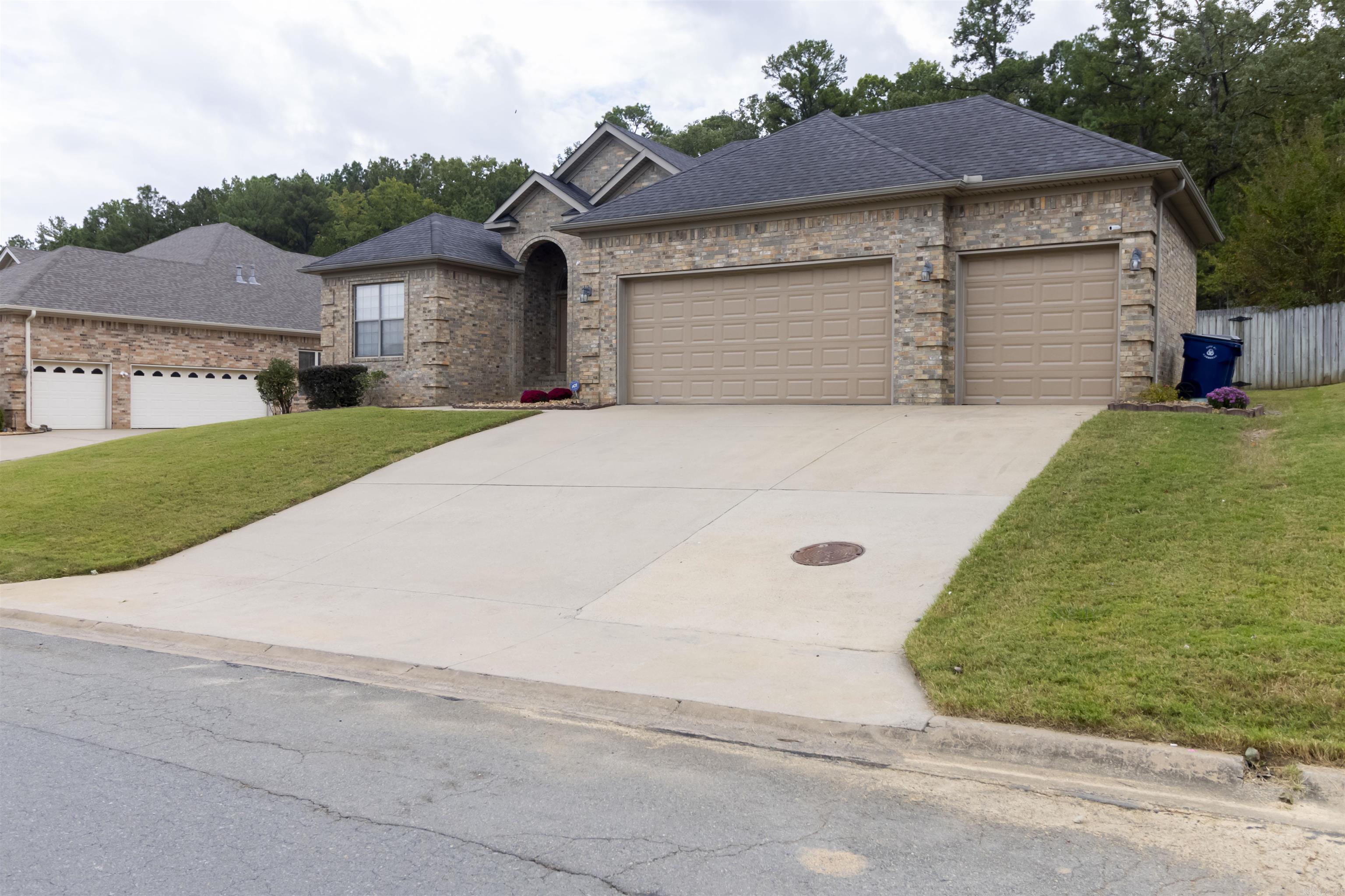 COUNTRY CLUB OF ARK THE - Residential