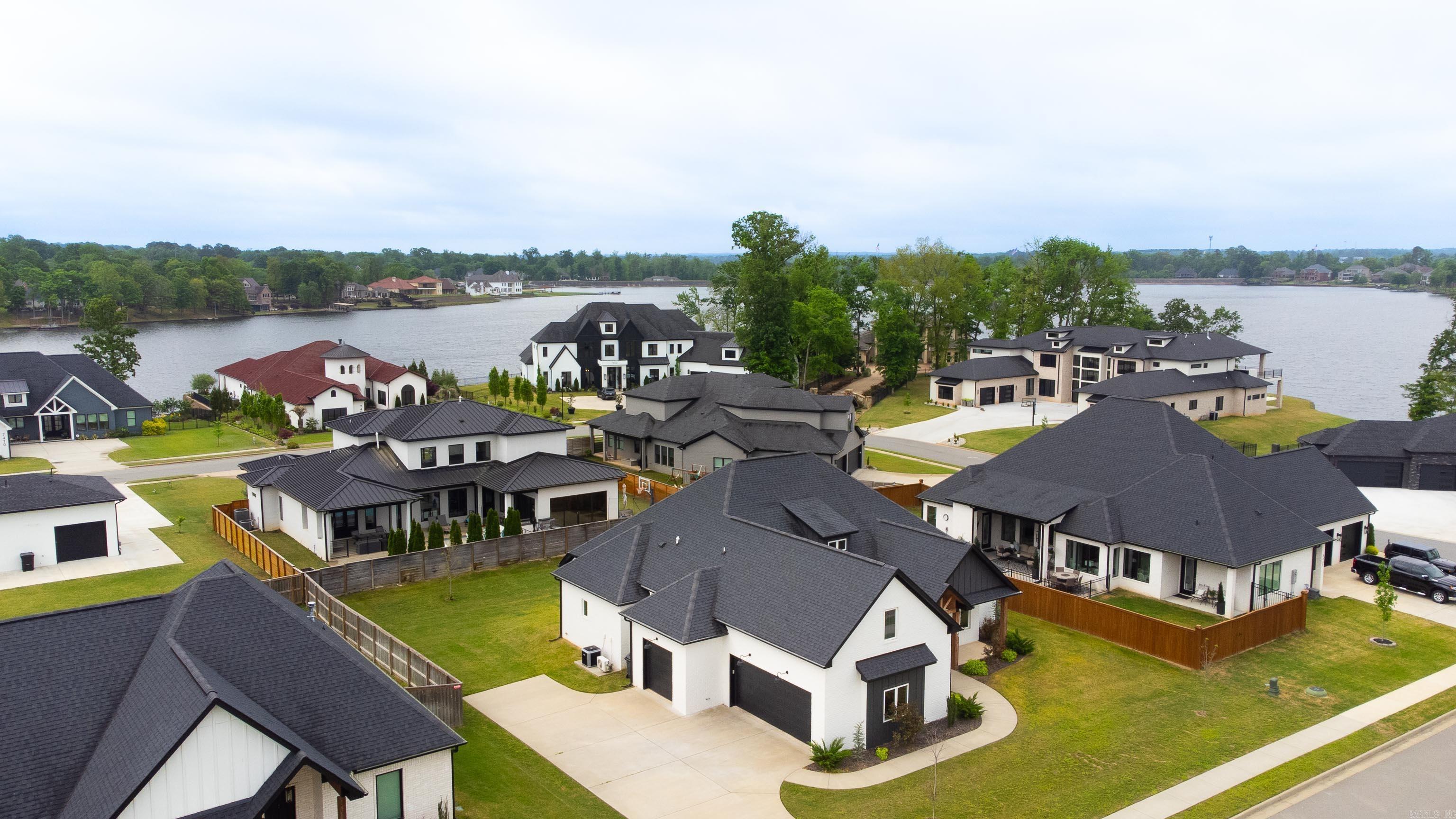 THE POINTE HURRICANE ESTATES - Residential