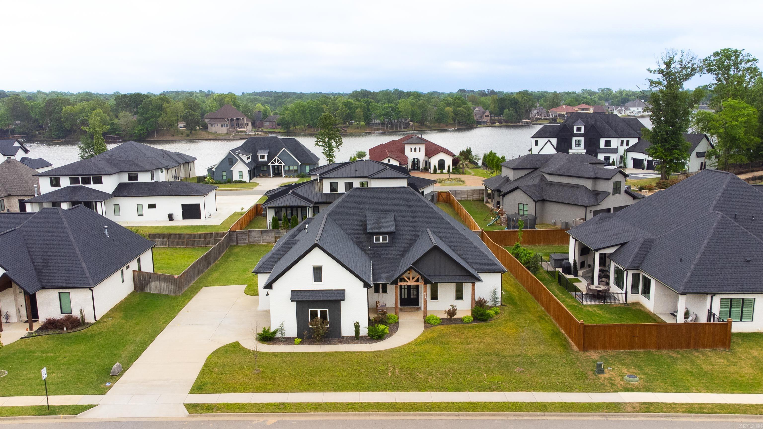 THE POINTE HURRICANE ESTATES - Residential