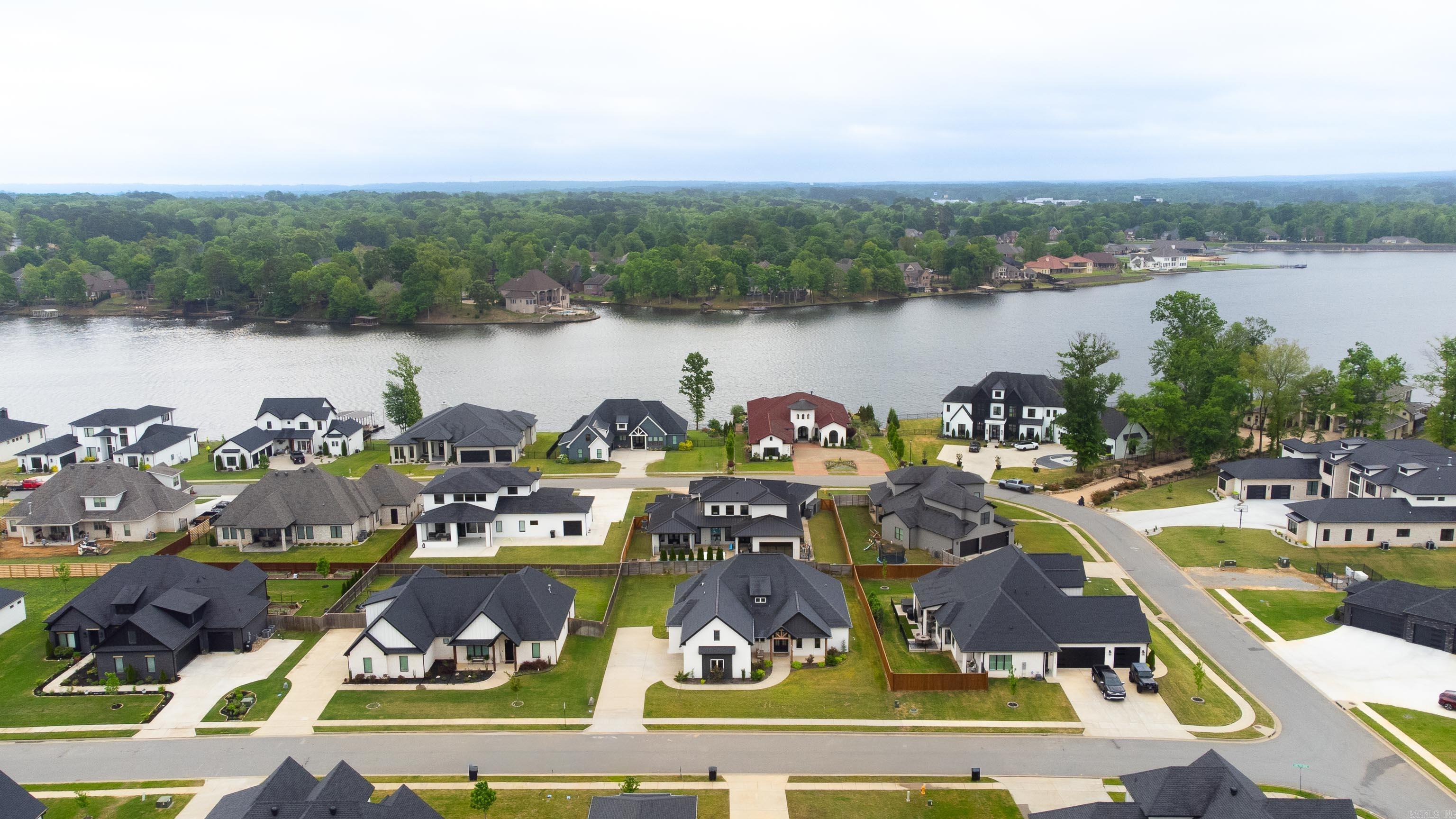 THE POINTE HURRICANE ESTATES - Residential