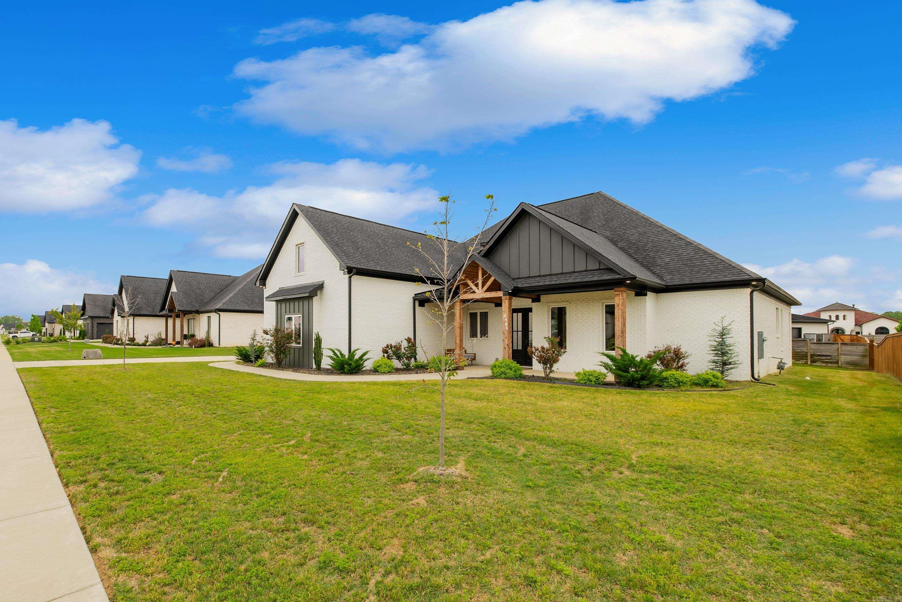 THE POINTE HURRICANE ESTATES - Residential