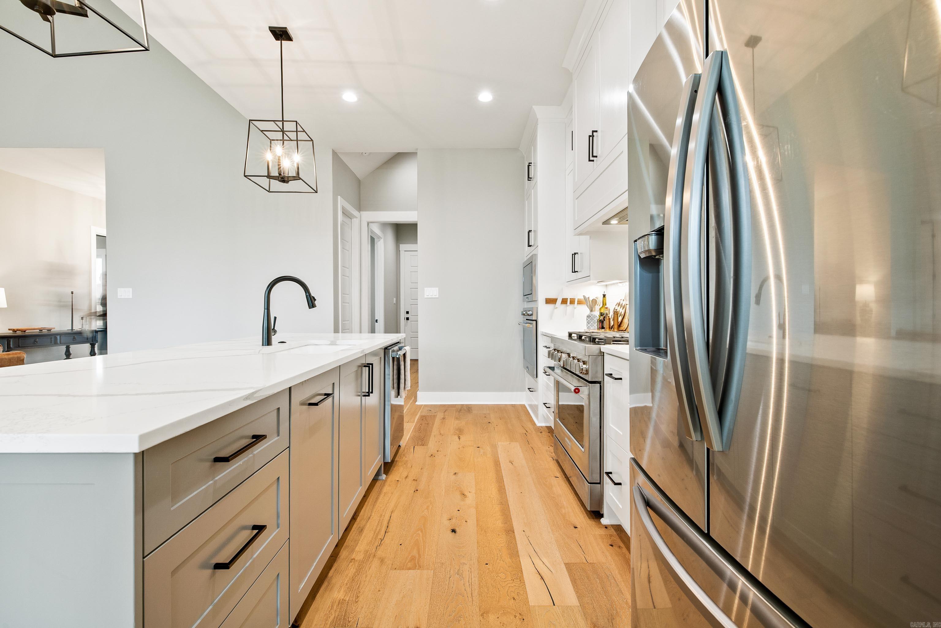 THE POINTE HURRICANE ESTATES - Residential