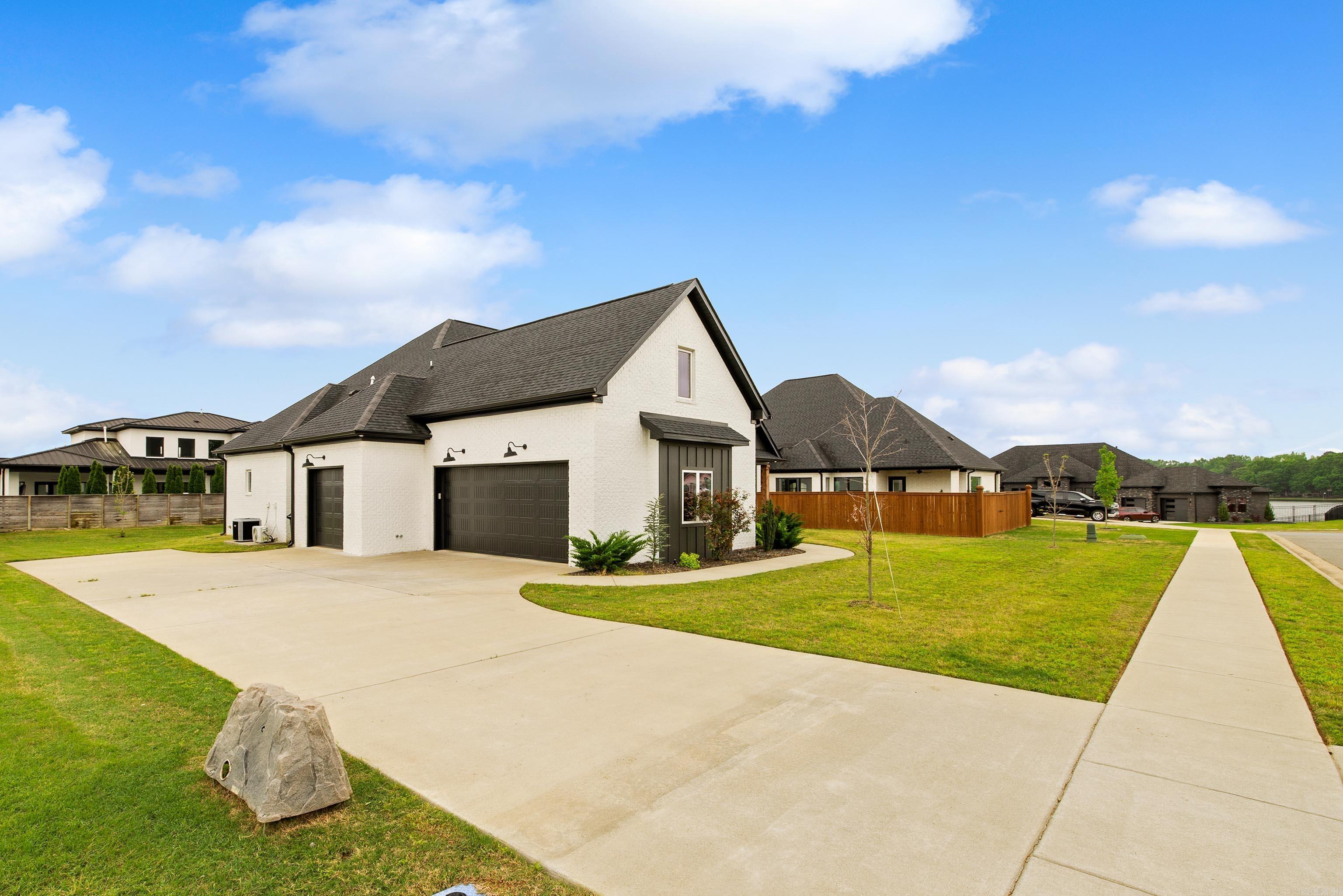 THE POINTE HURRICANE ESTATES - Residential