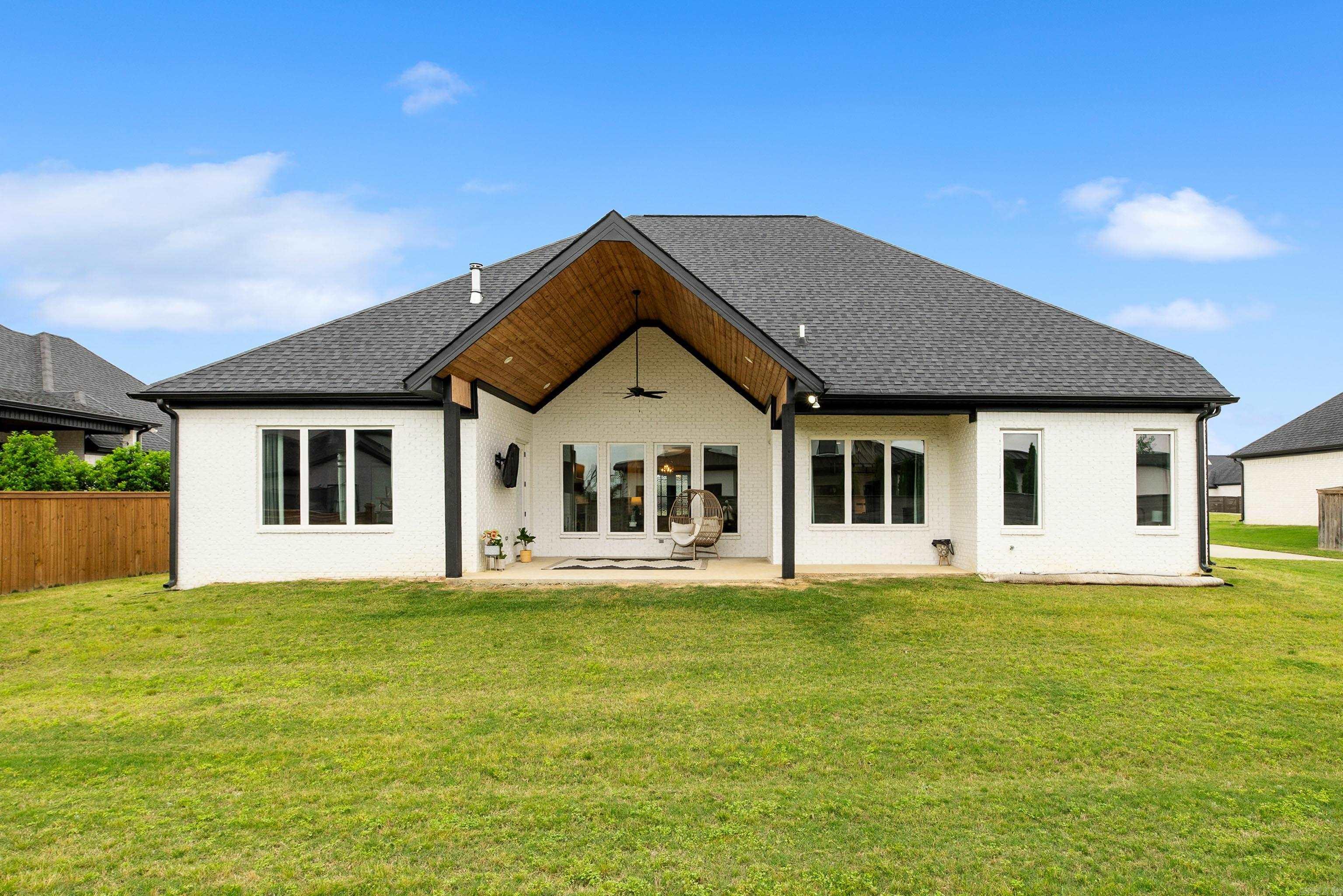 THE POINTE HURRICANE ESTATES - Residential