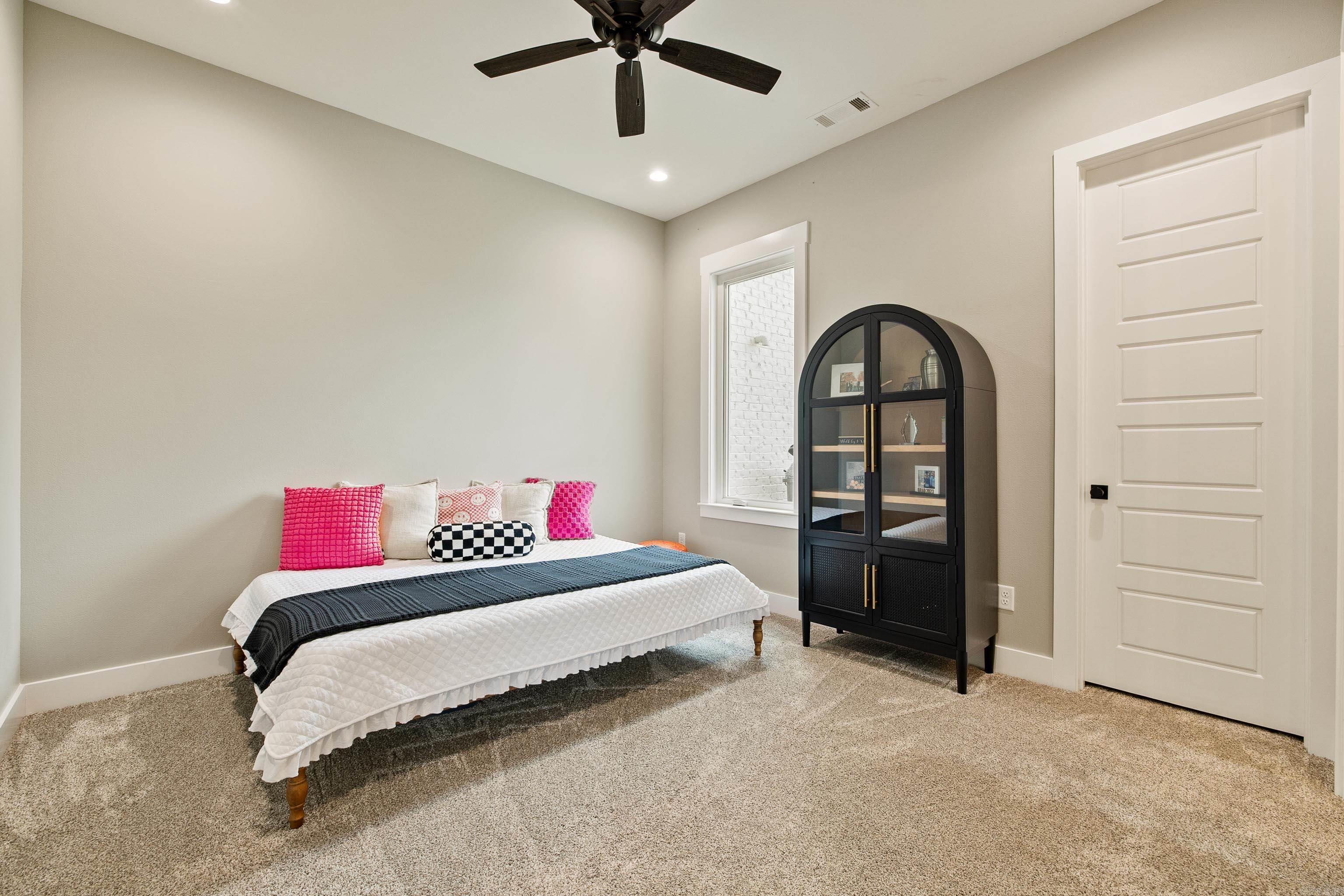 THE POINTE HURRICANE ESTATES - Residential