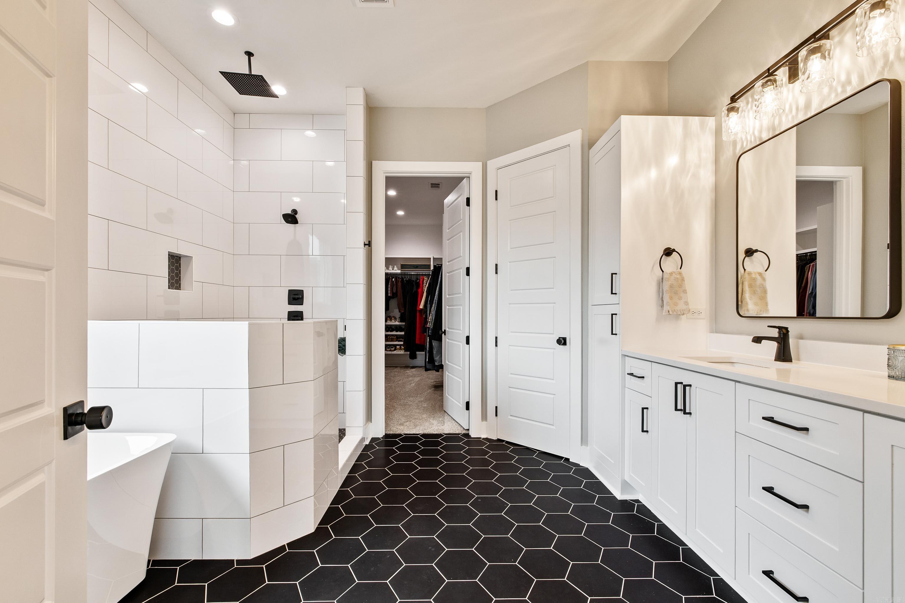 THE POINTE HURRICANE ESTATES - Residential